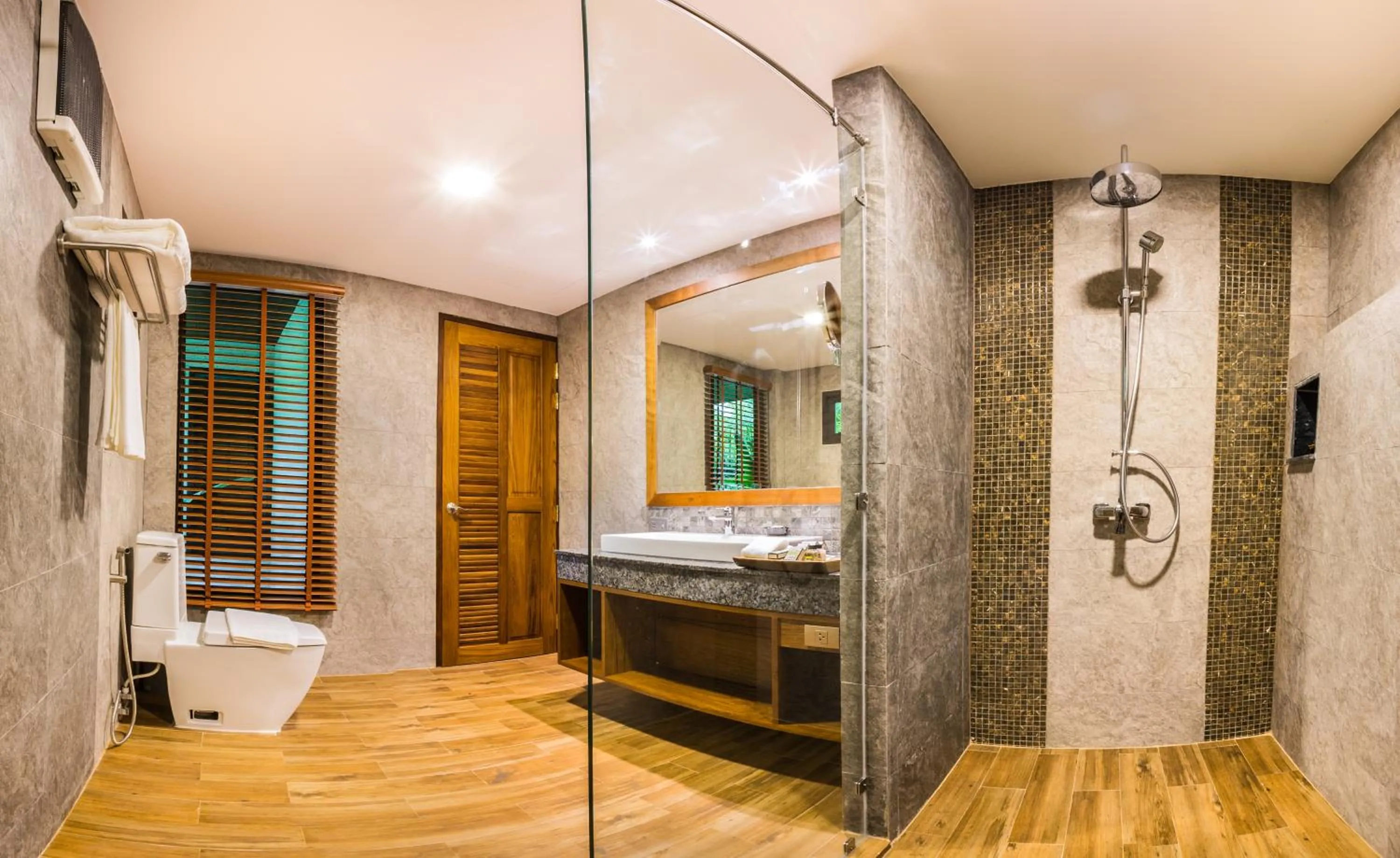 Bathroom, Bed in Naiyang Park Resort - SHA Extra Plus