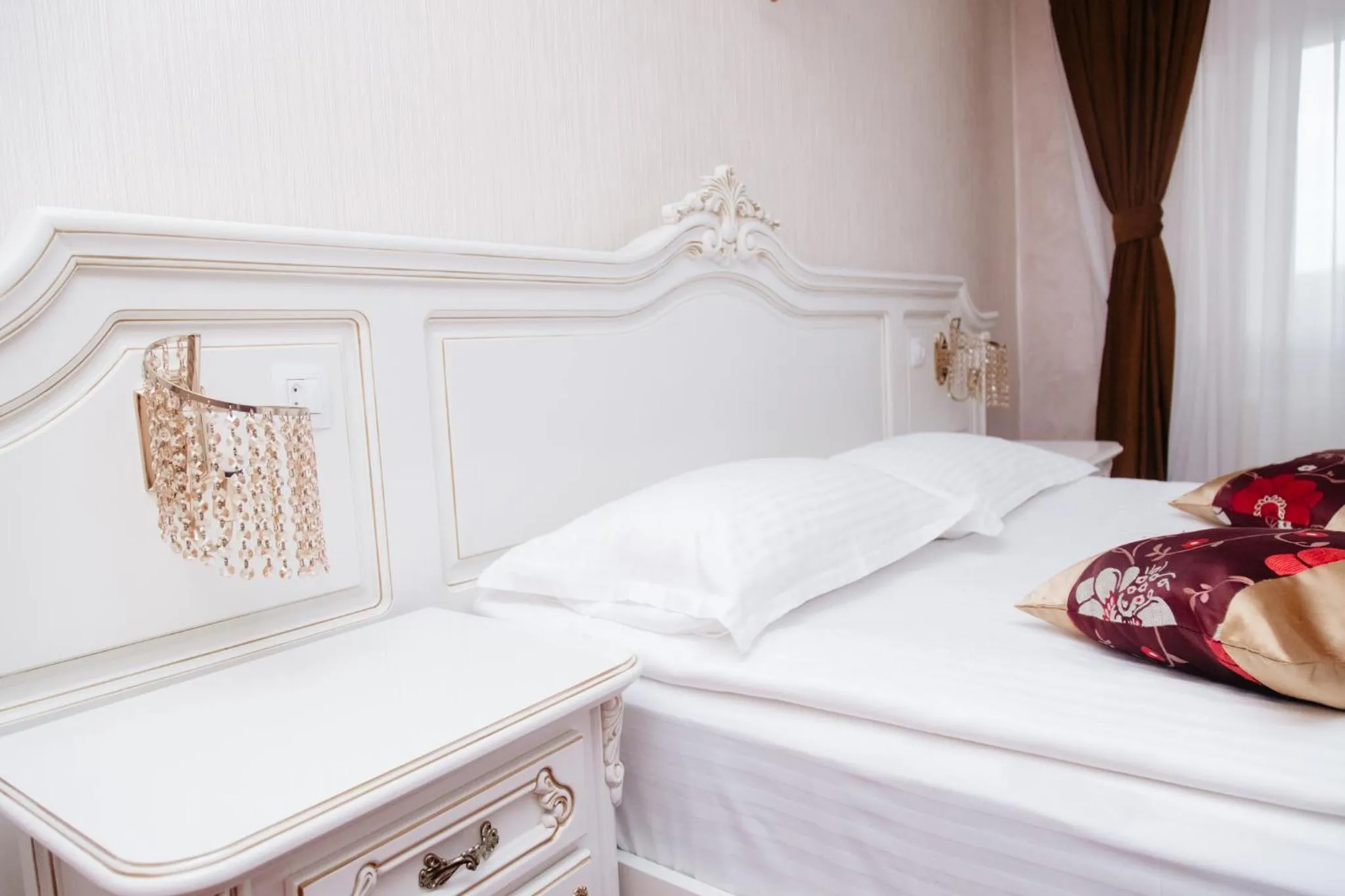 Bed in Hotel Capitol