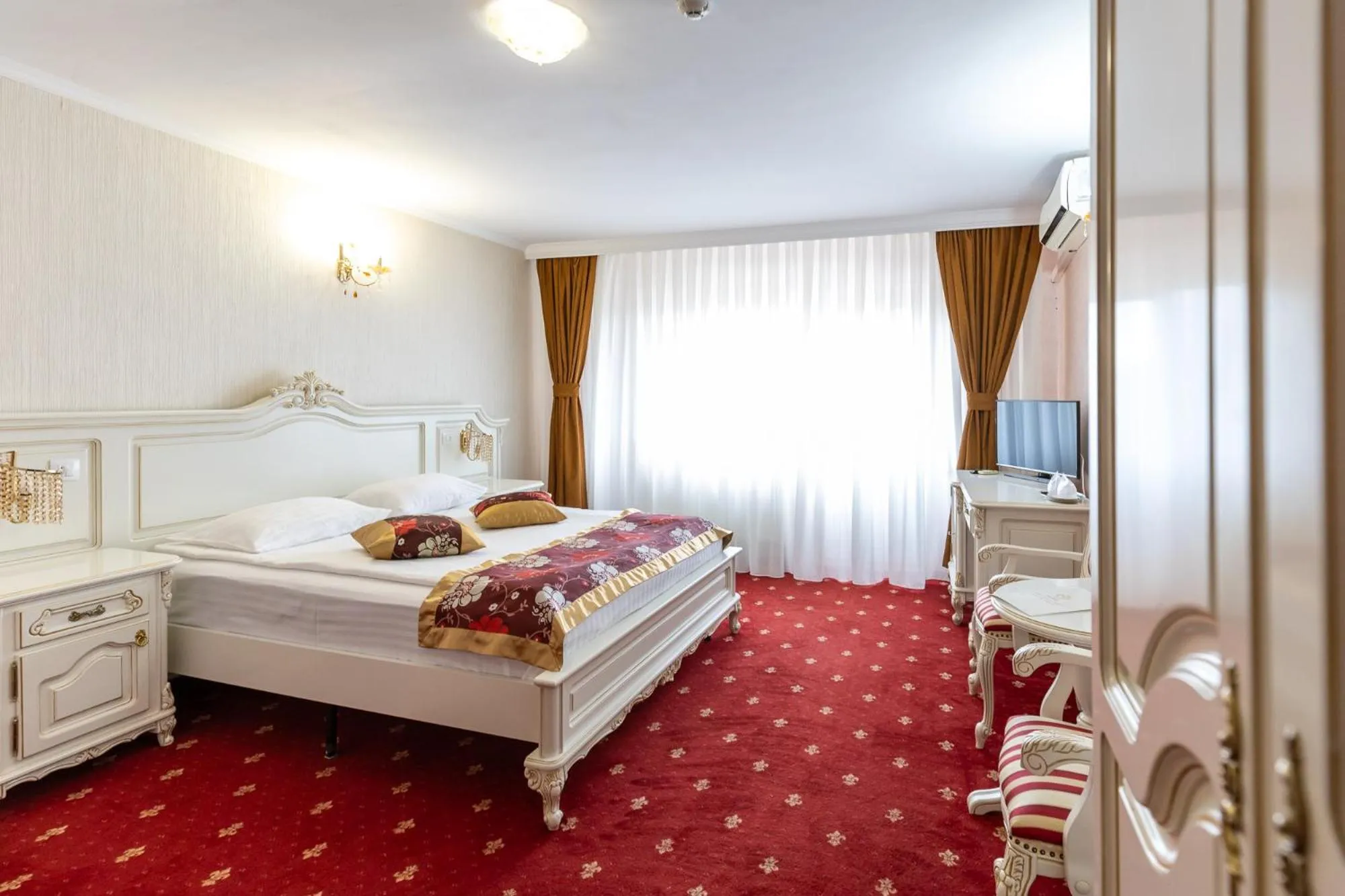 Bed in Hotel Capitol