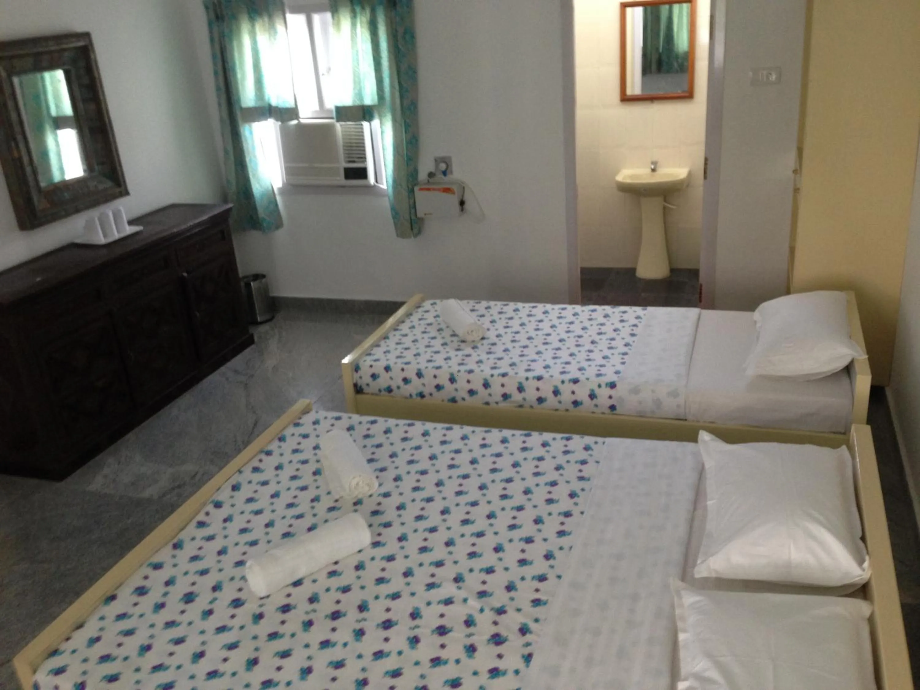 Inner courtyard view, Bed in Meya Beach Walk Hotel