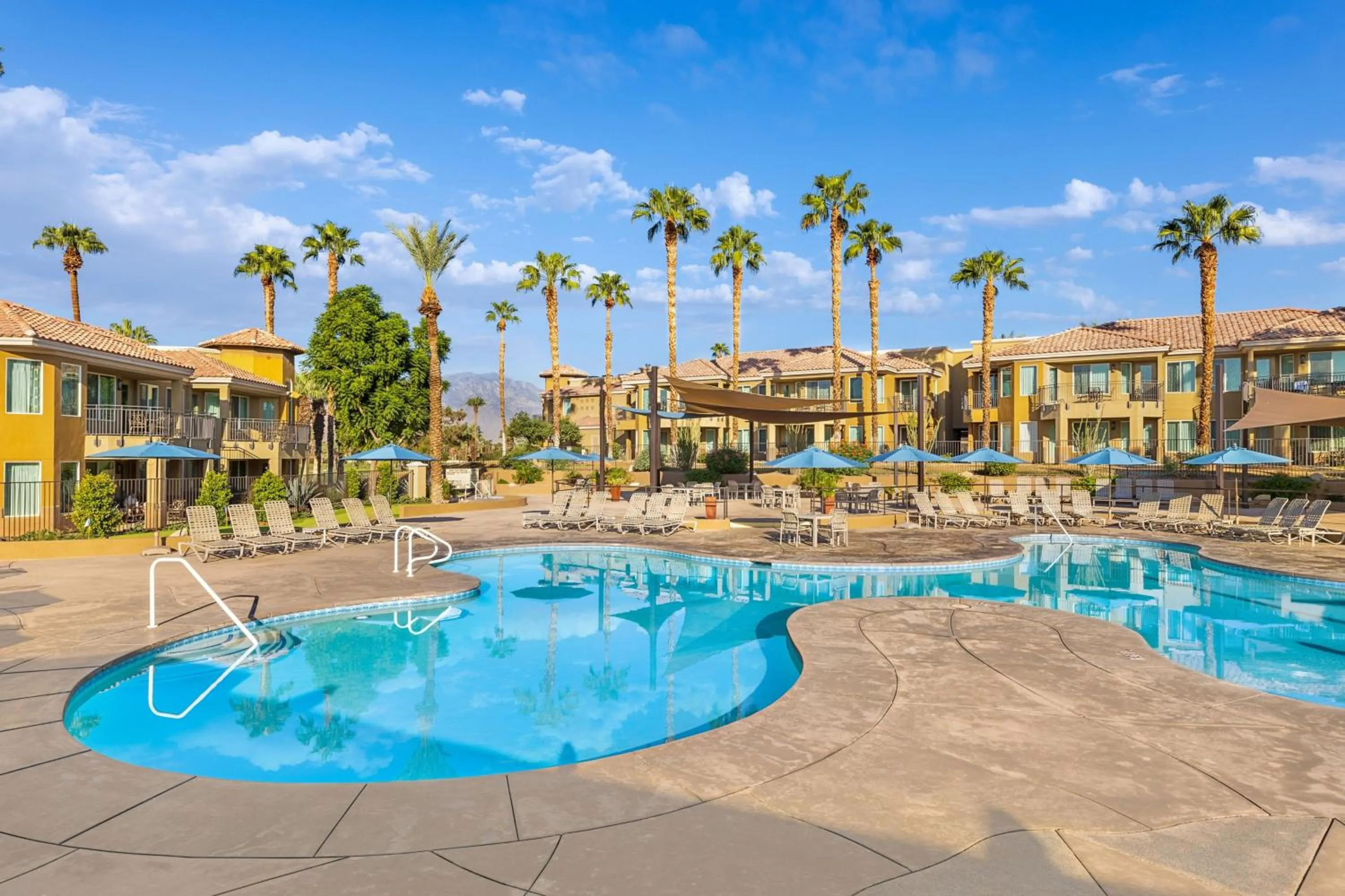 Swimming pool in Marriott's Desert Springs Villas I