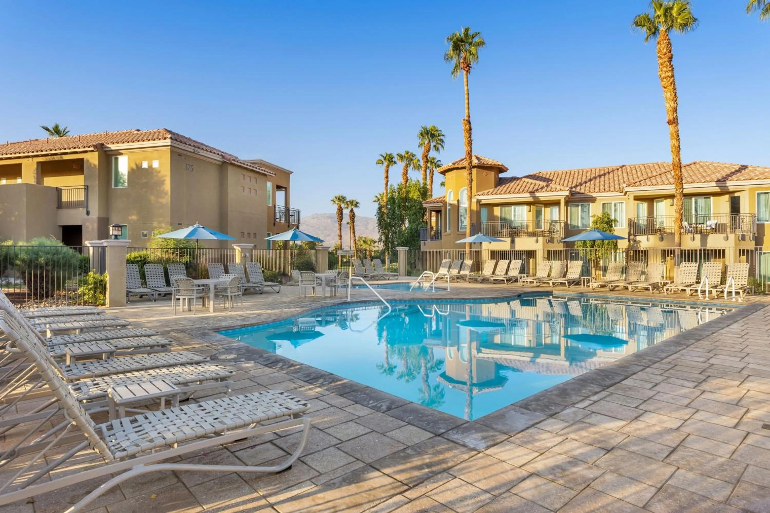 Swimming pool in Marriott's Desert Springs Villas I