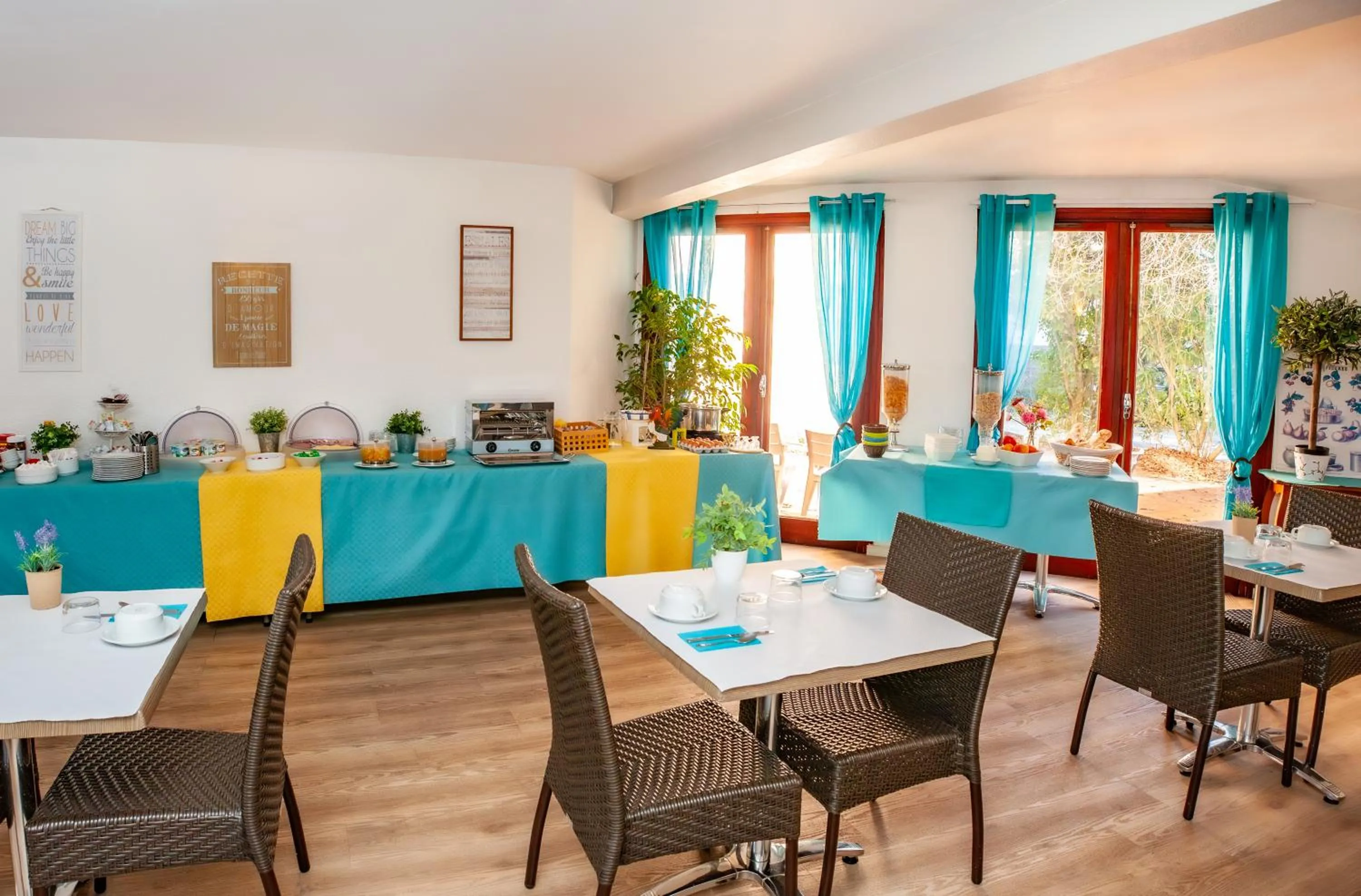 Breakfast in Hotel Atlantide