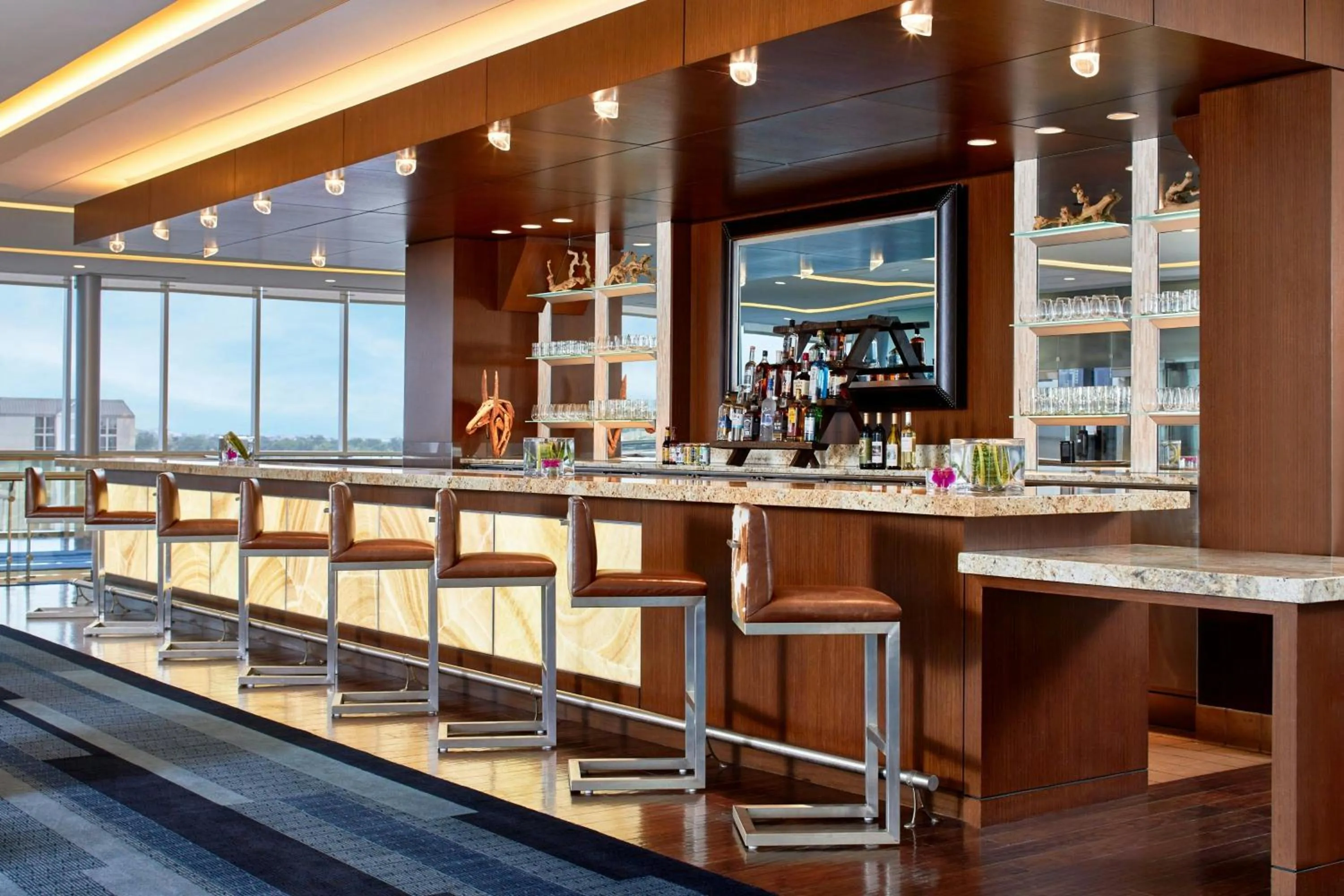 Lounge or bar in Renaissance Dallas Hotel