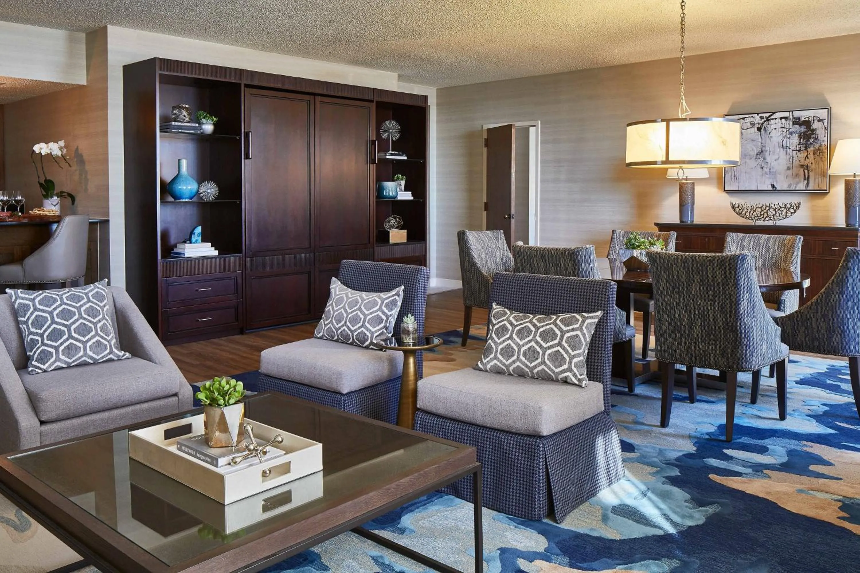 Photo of the whole room in Renaissance Dallas Hotel