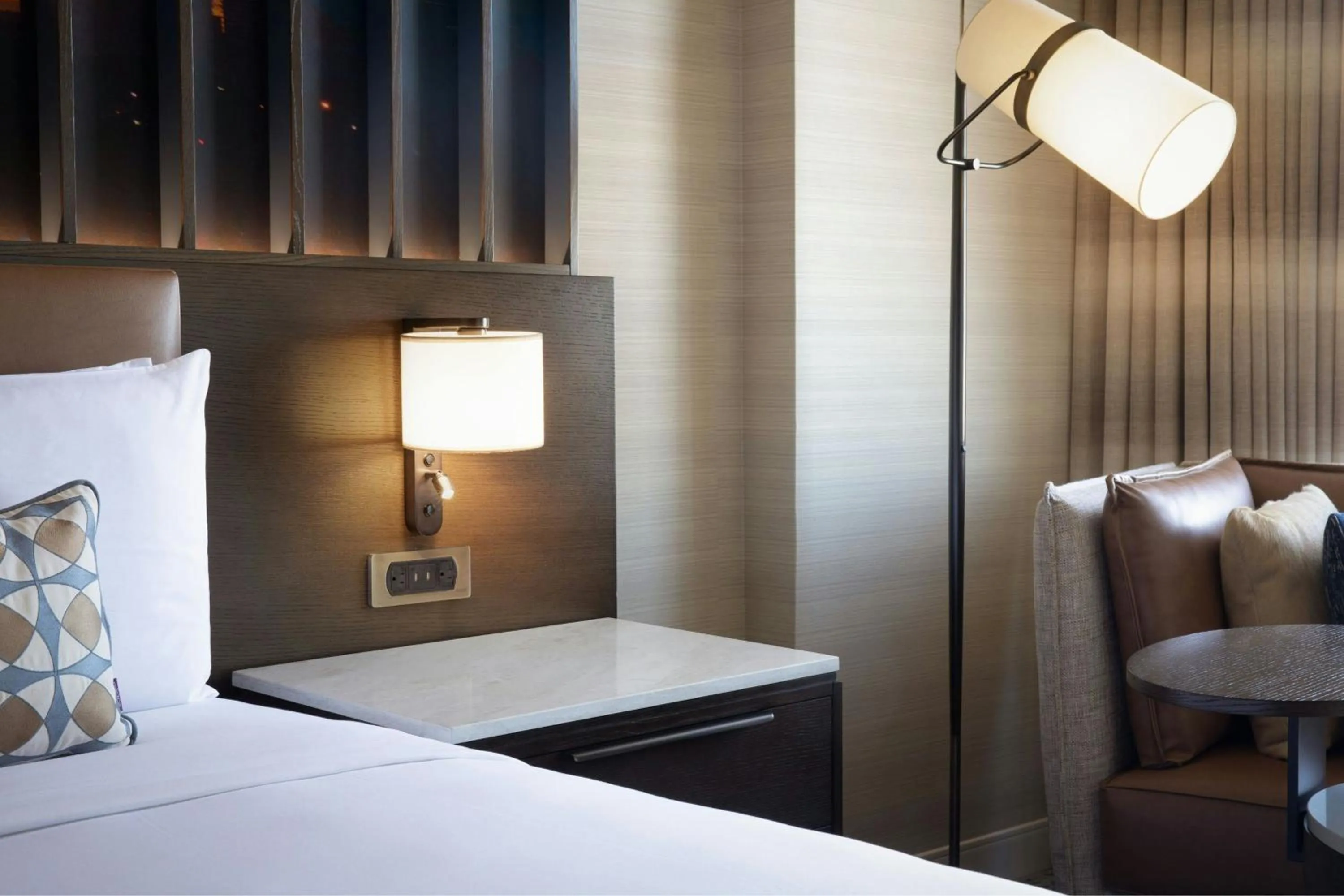 Photo of the whole room, Bed in Renaissance Dallas Hotel