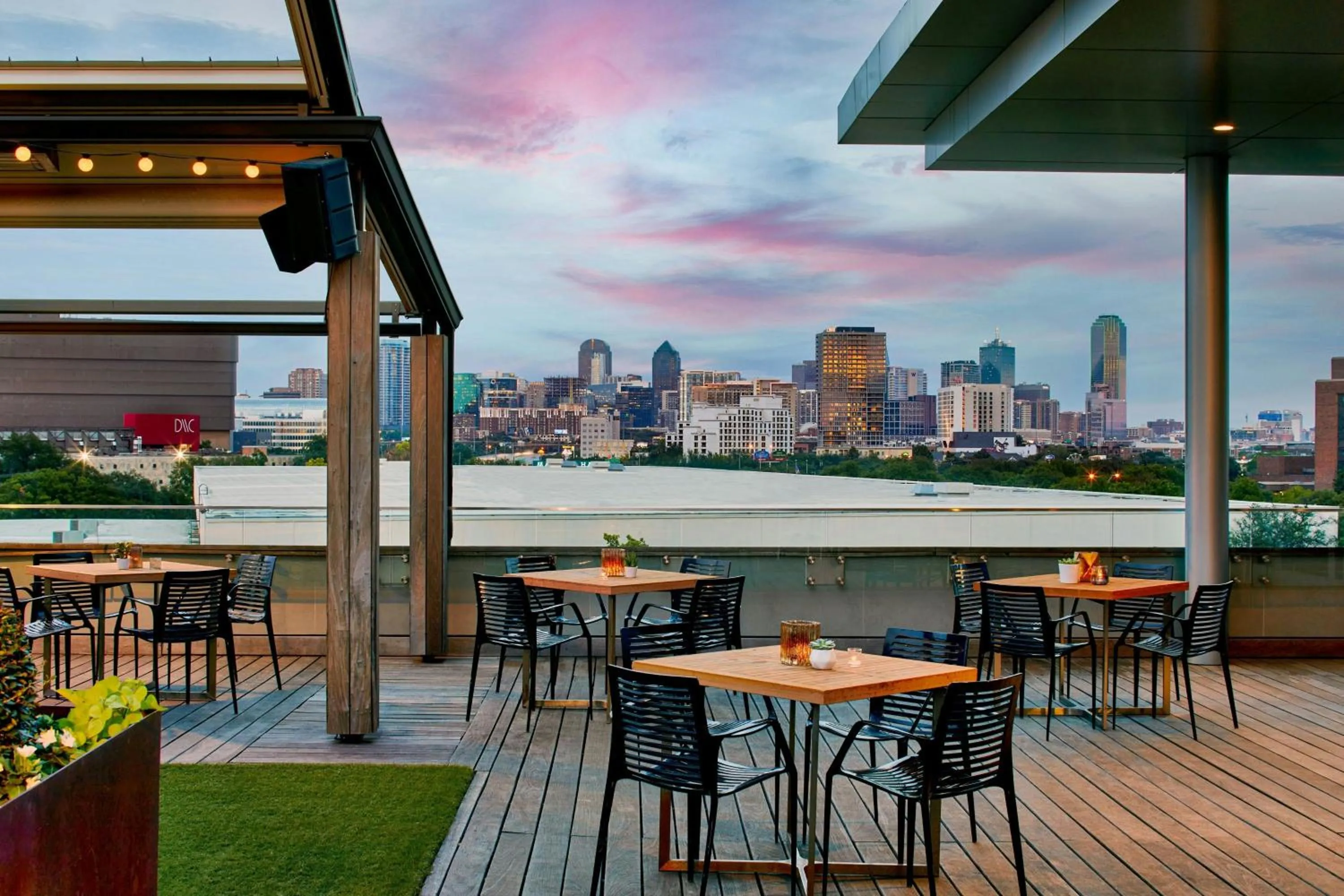 Meeting/conference room in Renaissance Dallas Hotel