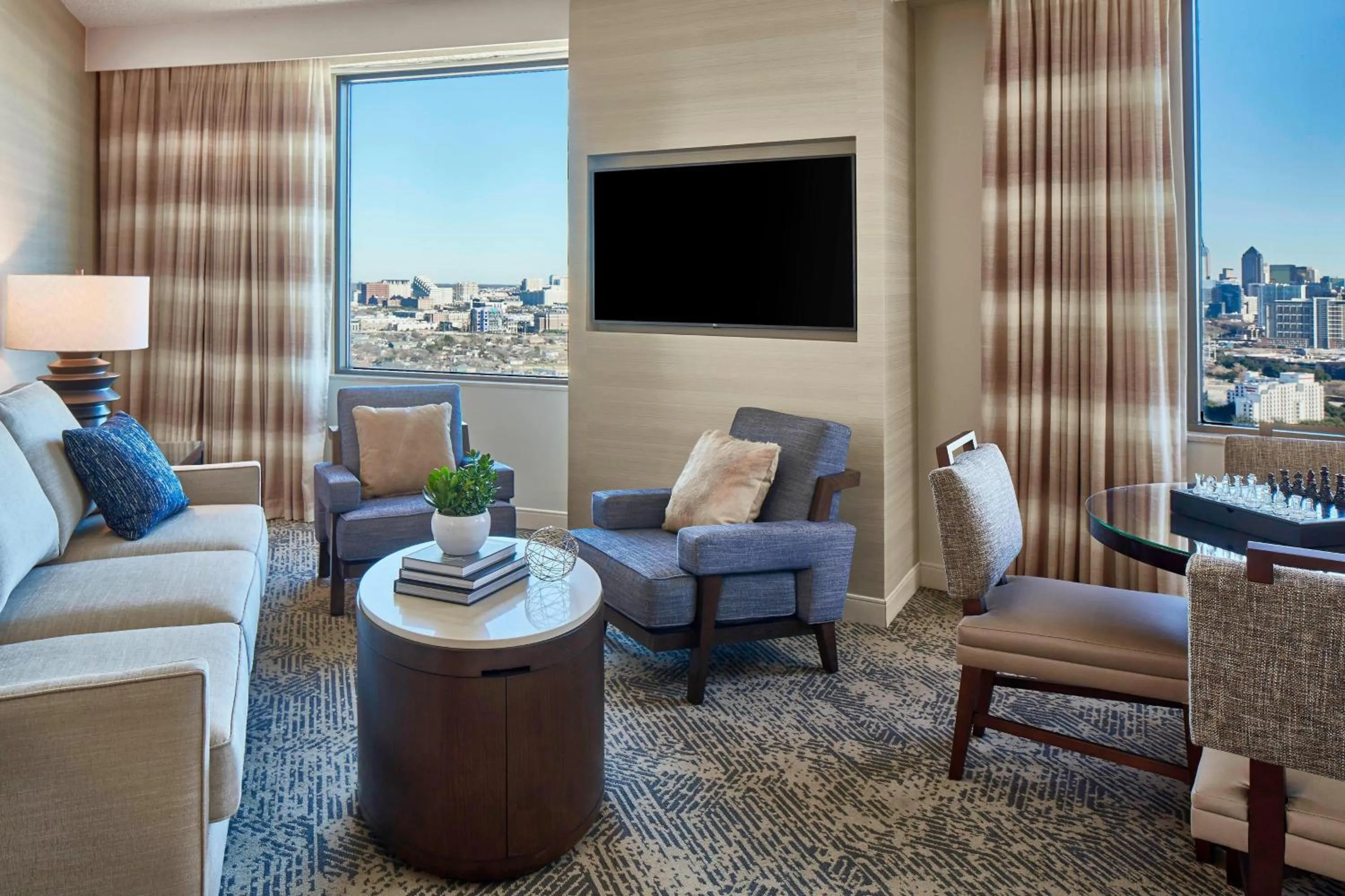 Living room in Renaissance Dallas Hotel