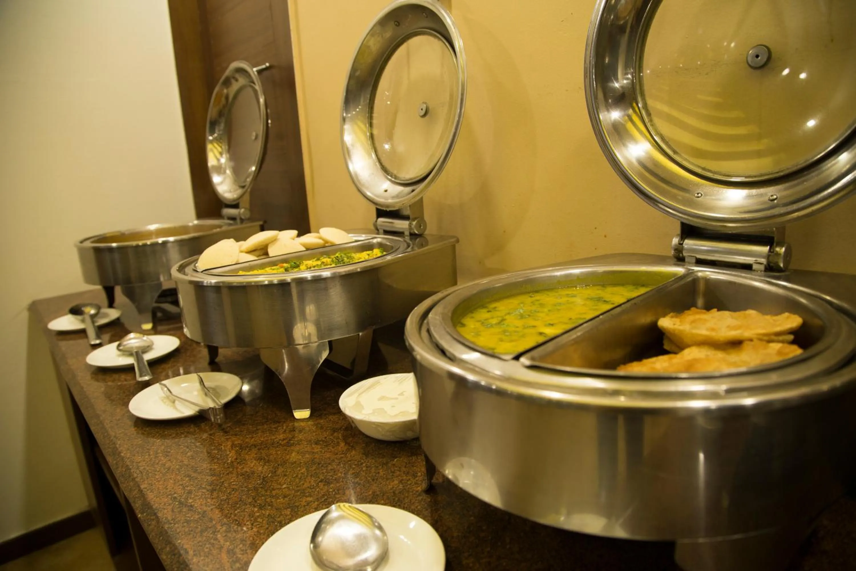 Restaurant/places to eat in Eclat Suites MINT Gomti Nagar