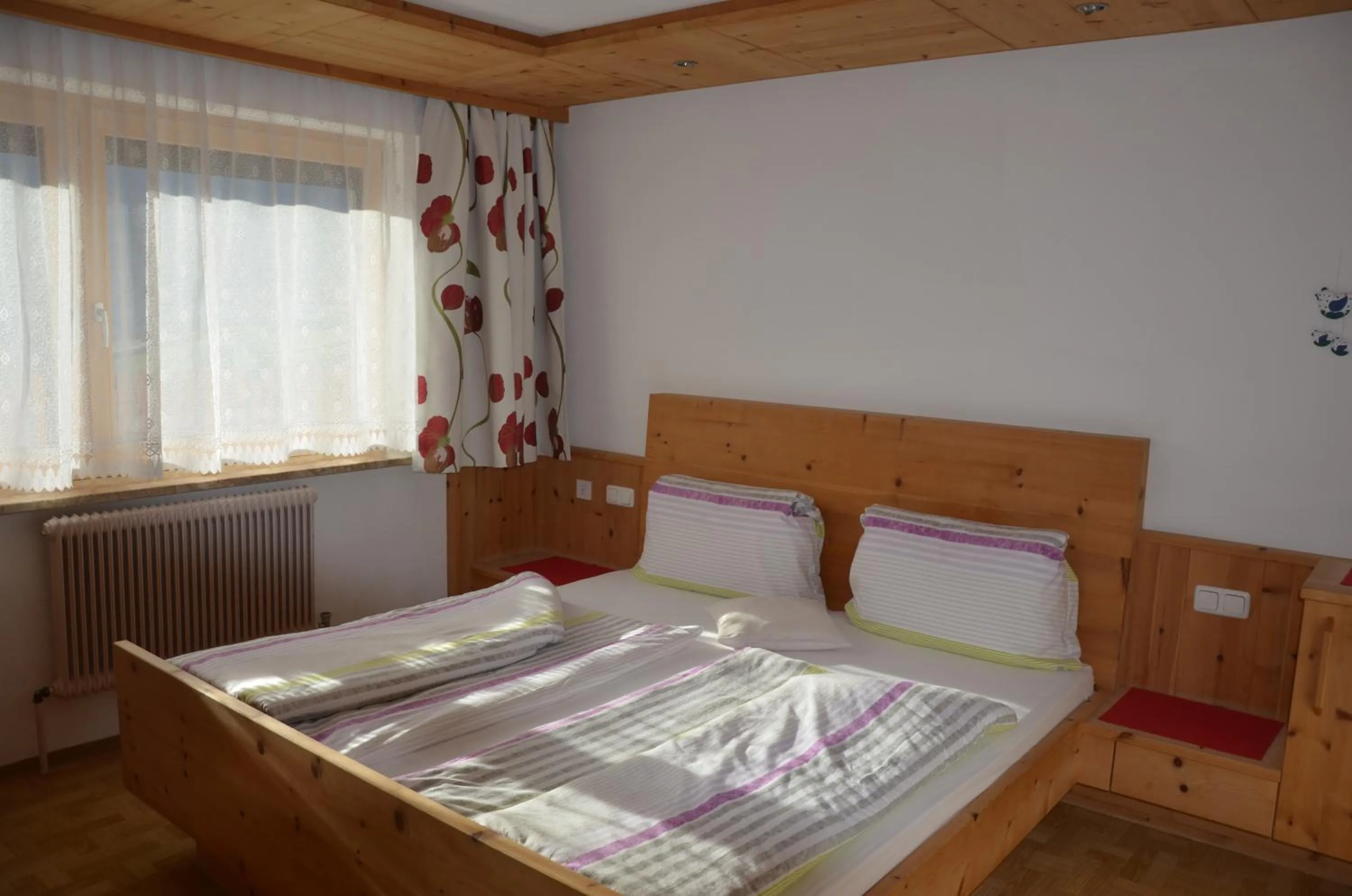 Photo of the whole room, Bed in Neuner Charlotte incl Skidepot an der Hochzeigerbahn