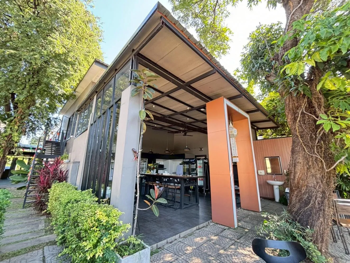 Restaurant/places to eat in i-river chiangmai