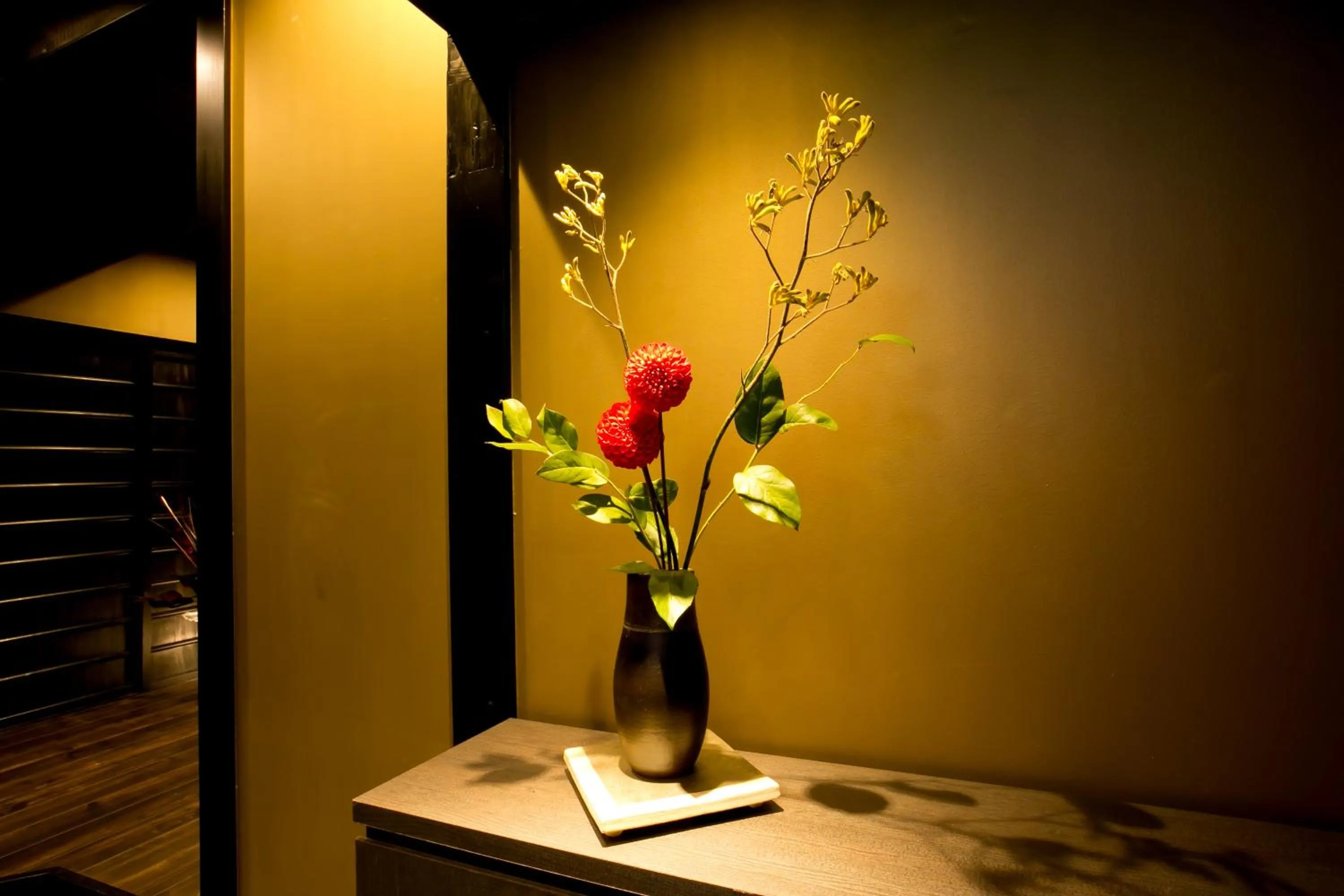 Decorative detail in Hosta Umekoji Akari