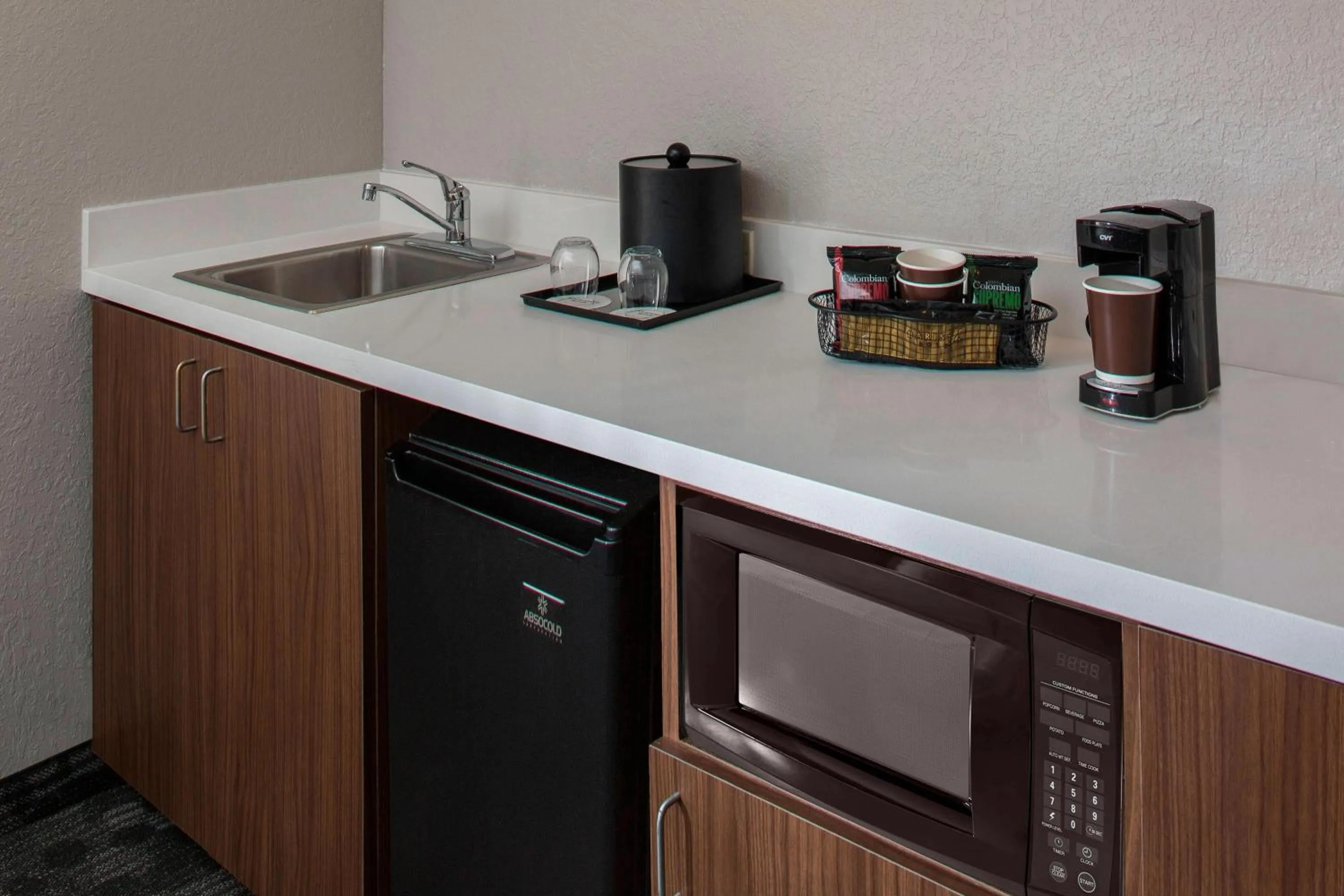 Lounge or bar in Courtyard by Marriott Orlando Lake Buena Vista in the Marriott Village