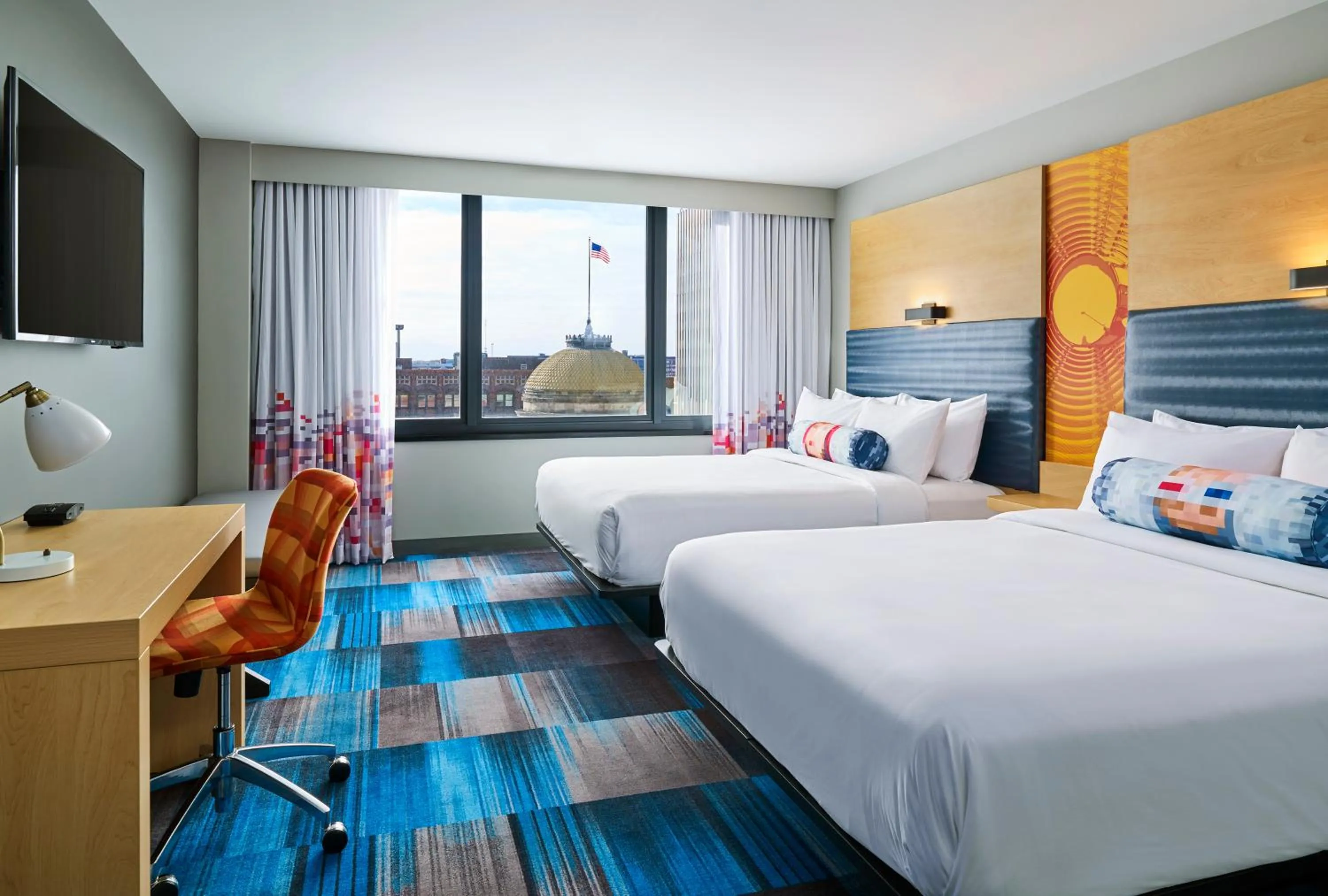 Bed in Aloft South Bend