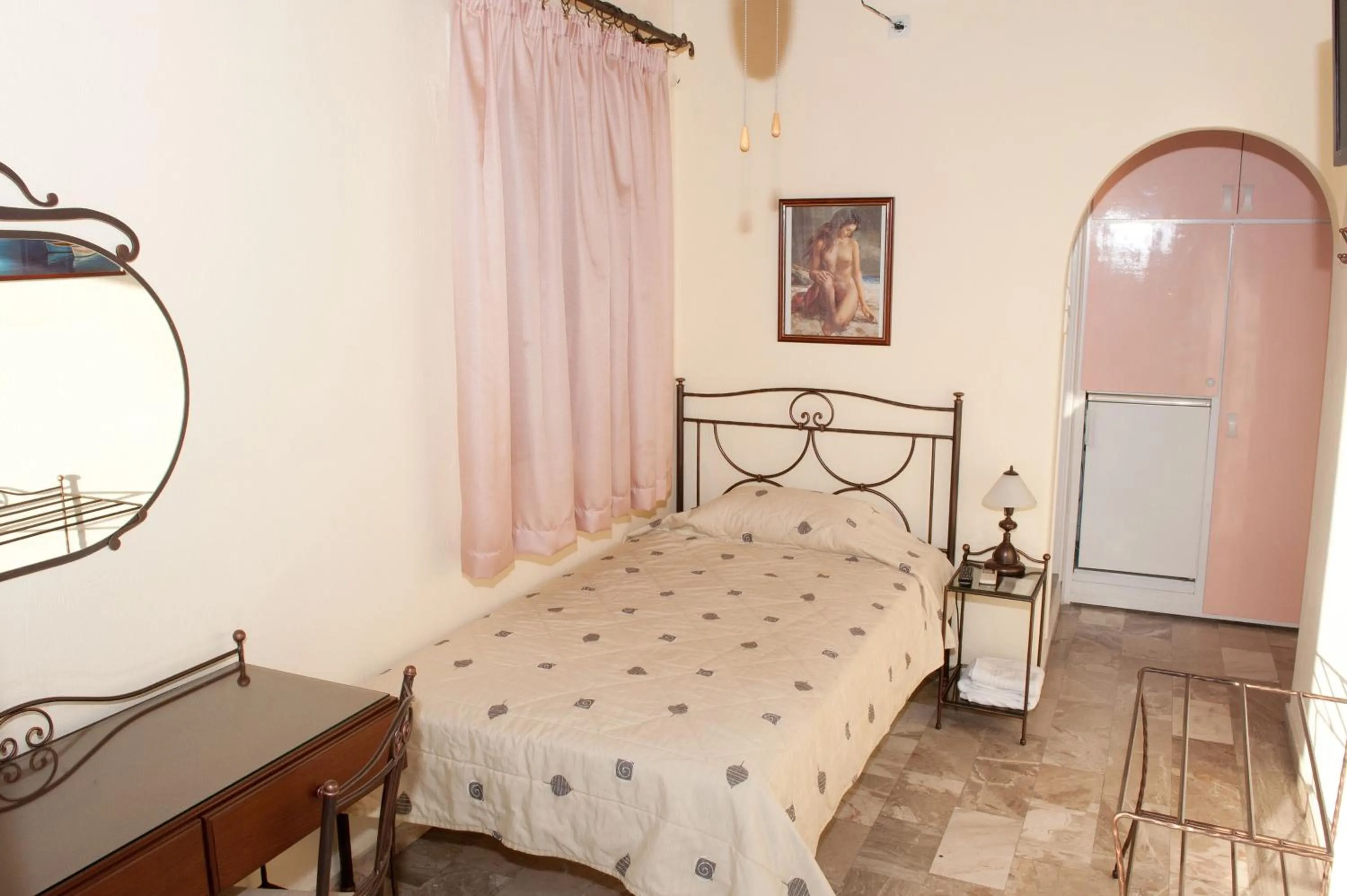 Photo of the whole room in Vana Holidays