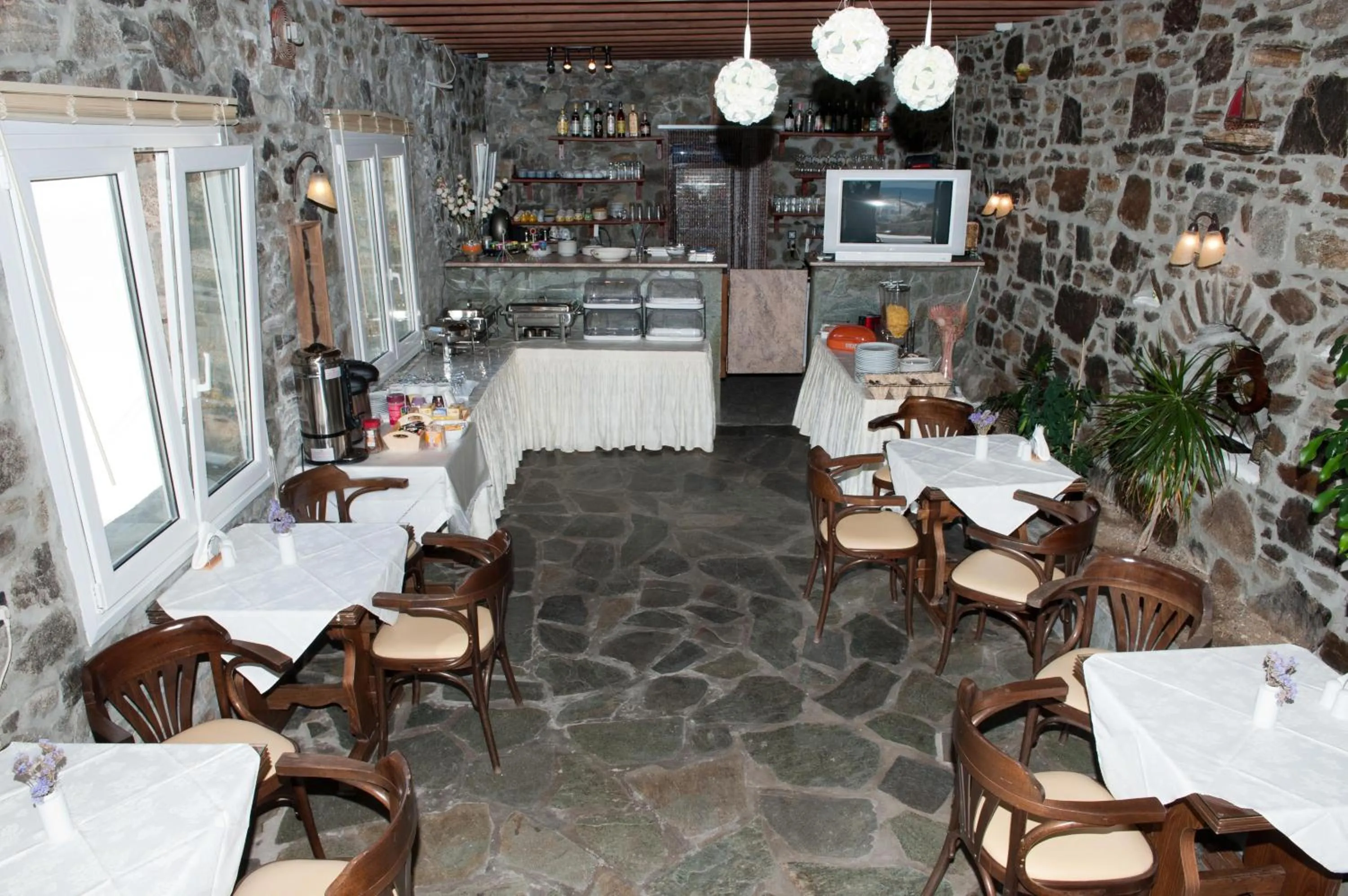 Restaurant/places to eat in Vana Holidays