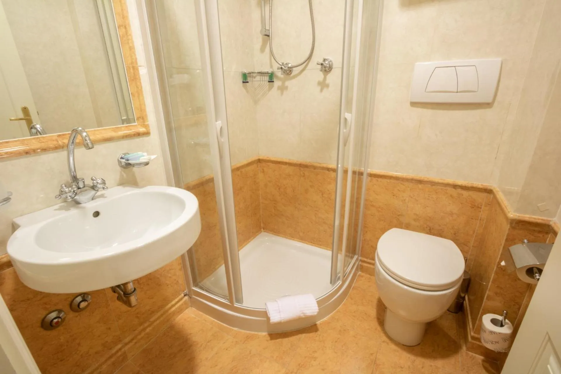 Shower in Hosianum Palace