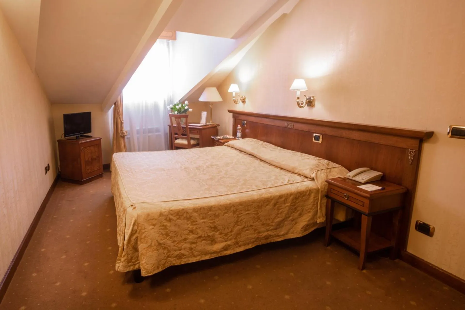 Bed in Hosianum Palace