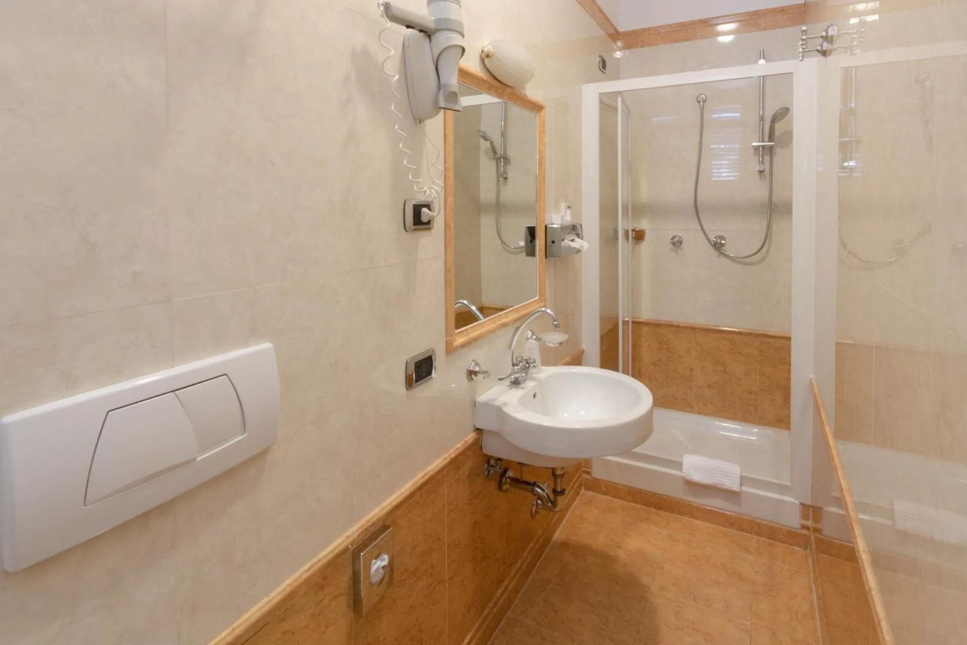 Shower in Hosianum Palace