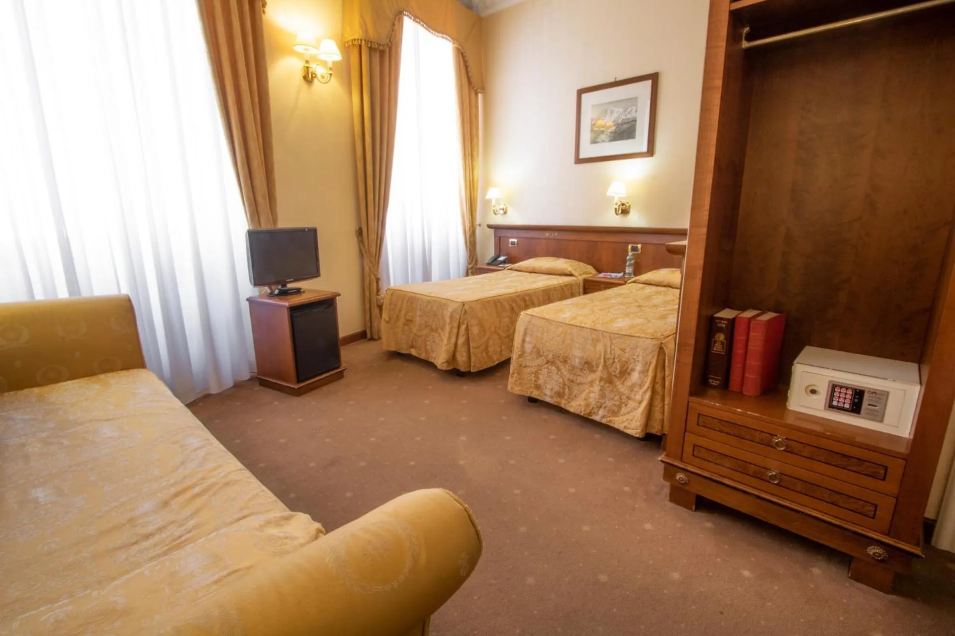 Photo of the whole room, Bed in Hosianum Palace