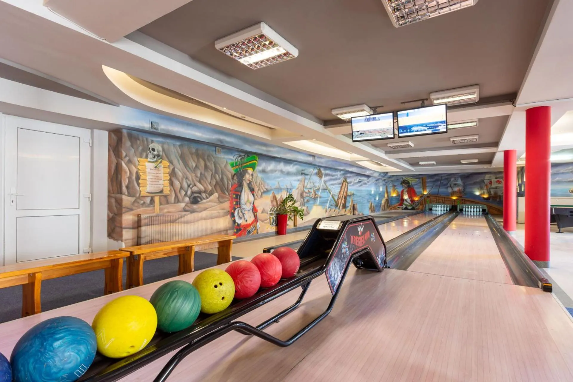 Bowling in Hotel Jan