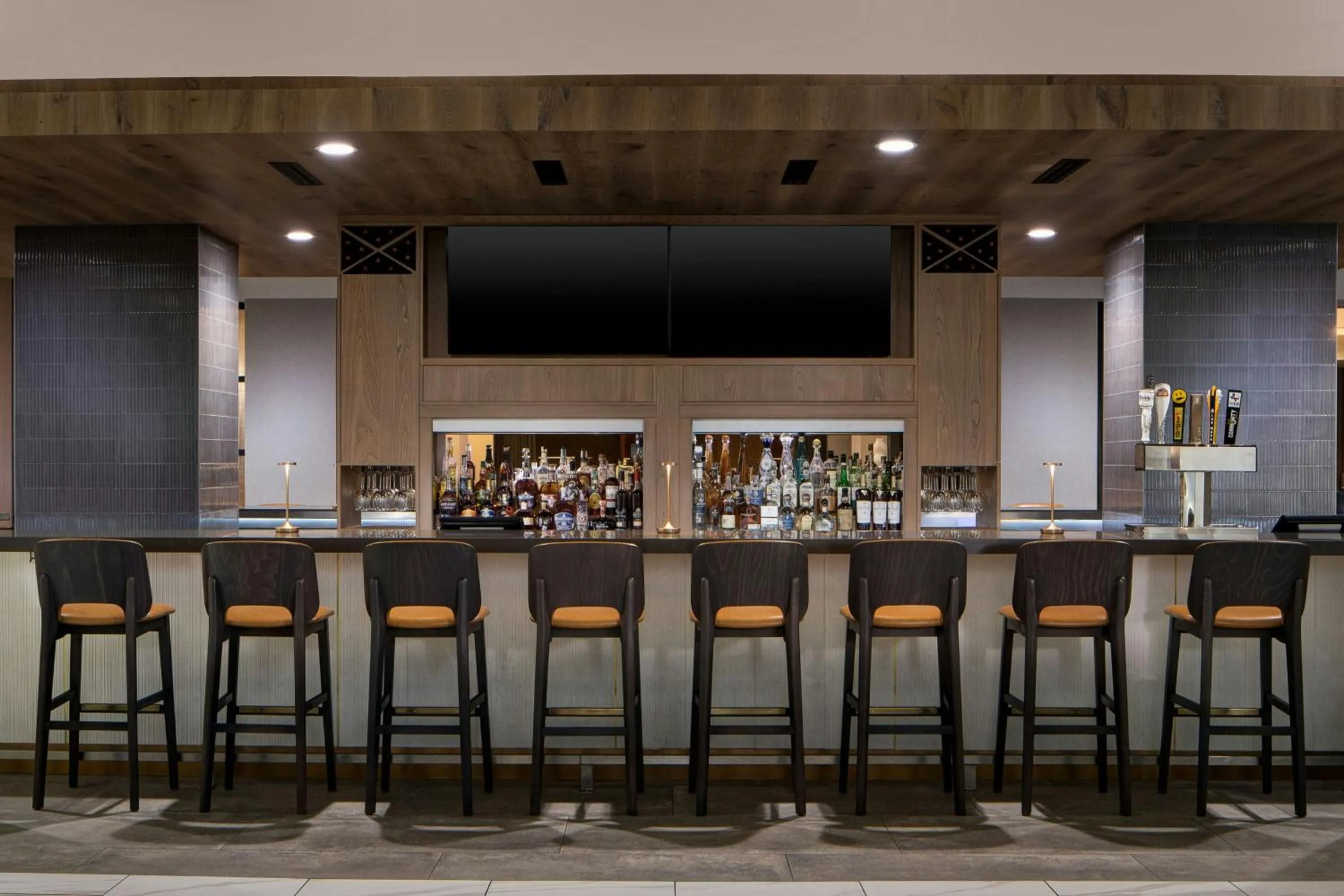Lounge or bar in Dallas-Addison Marriott Quorum by the Galleria