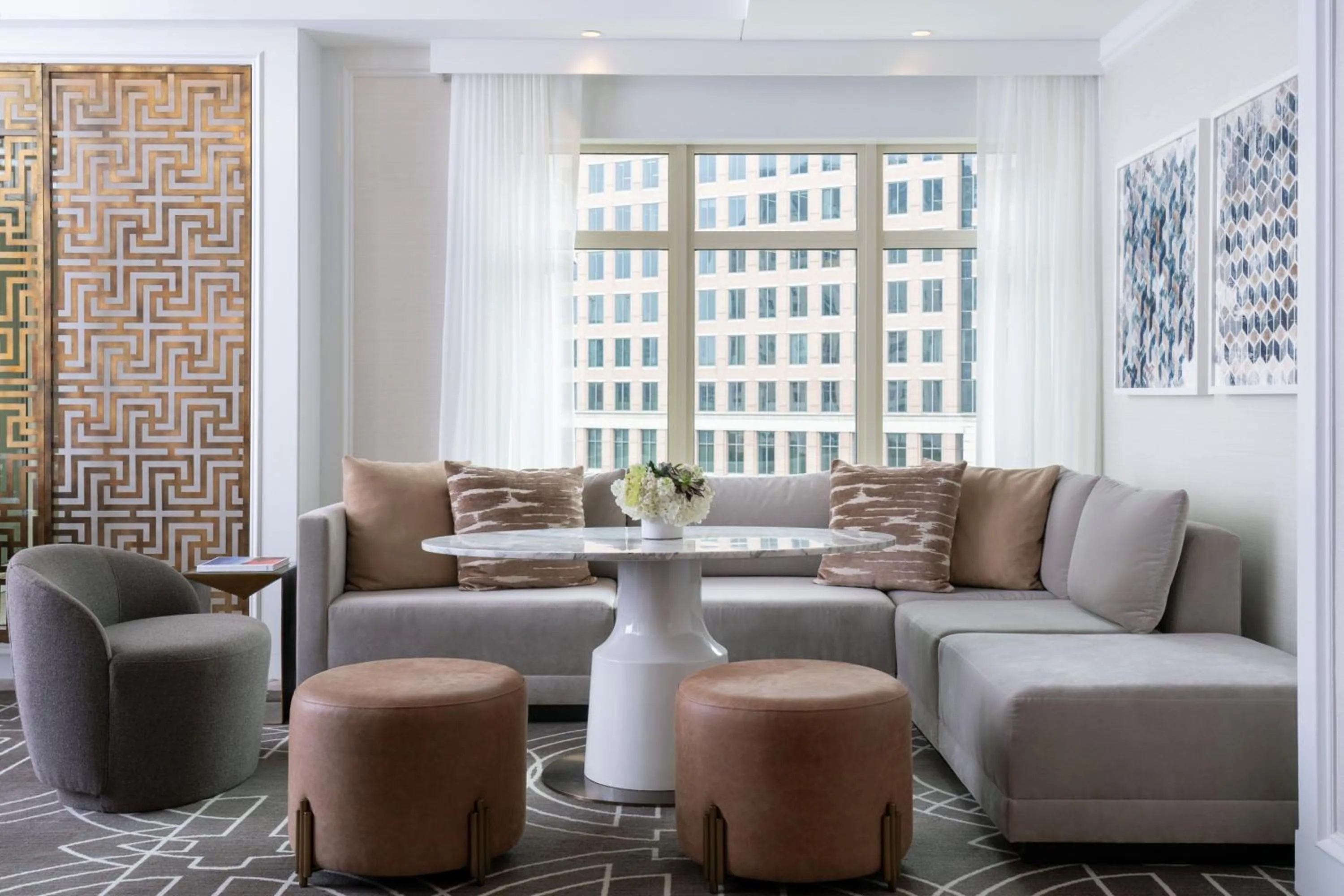 Lounge or bar in The Ritz-Carlton, Dallas