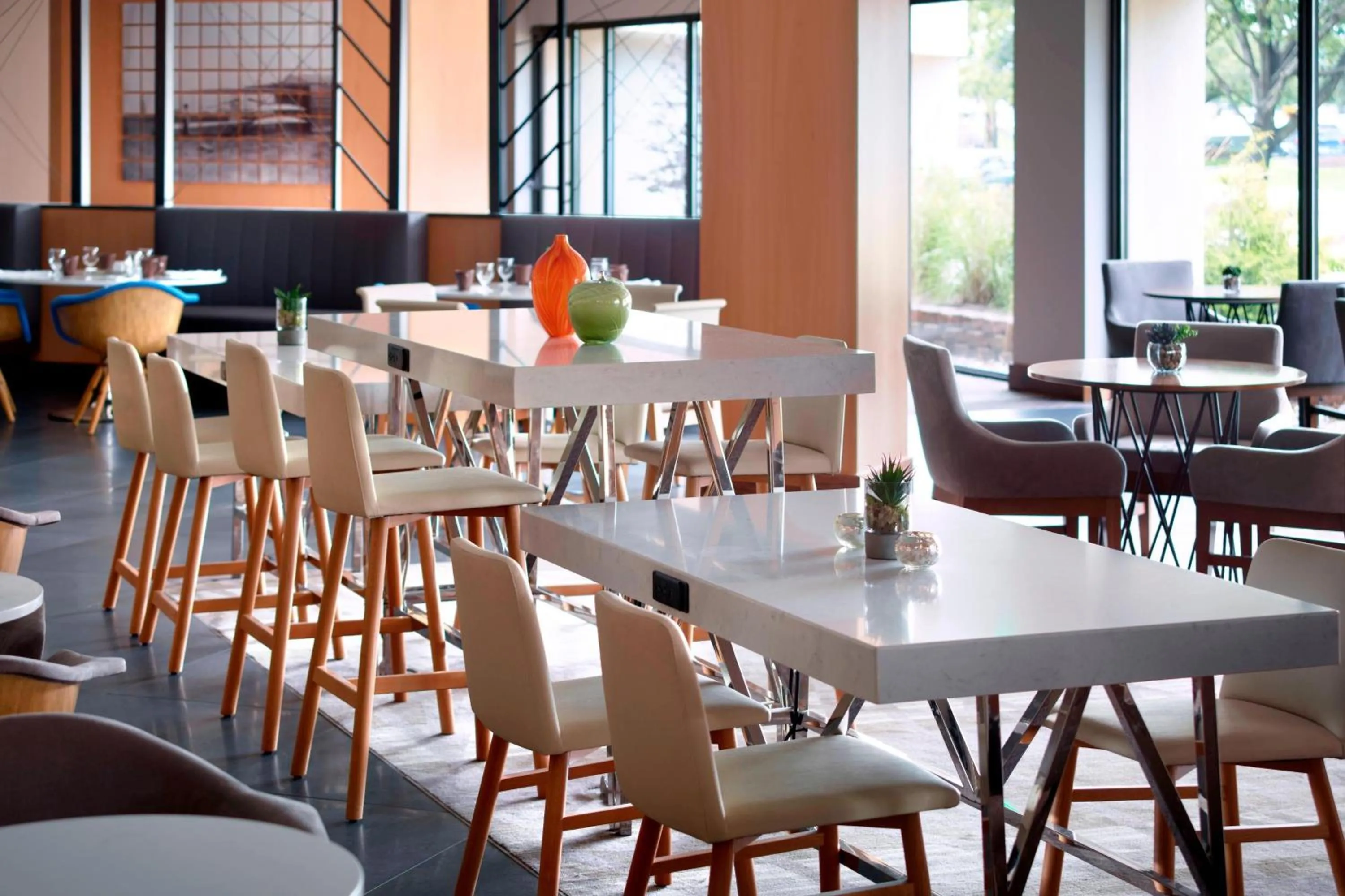 Lounge or bar in Marriott at the University of Dayton