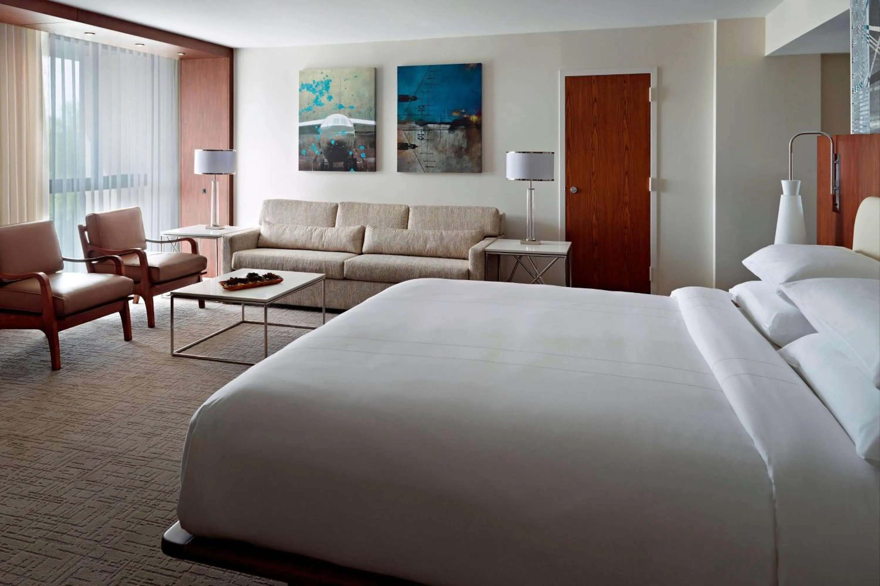 Photo of the whole room, Bed in Marriott at the University of Dayton