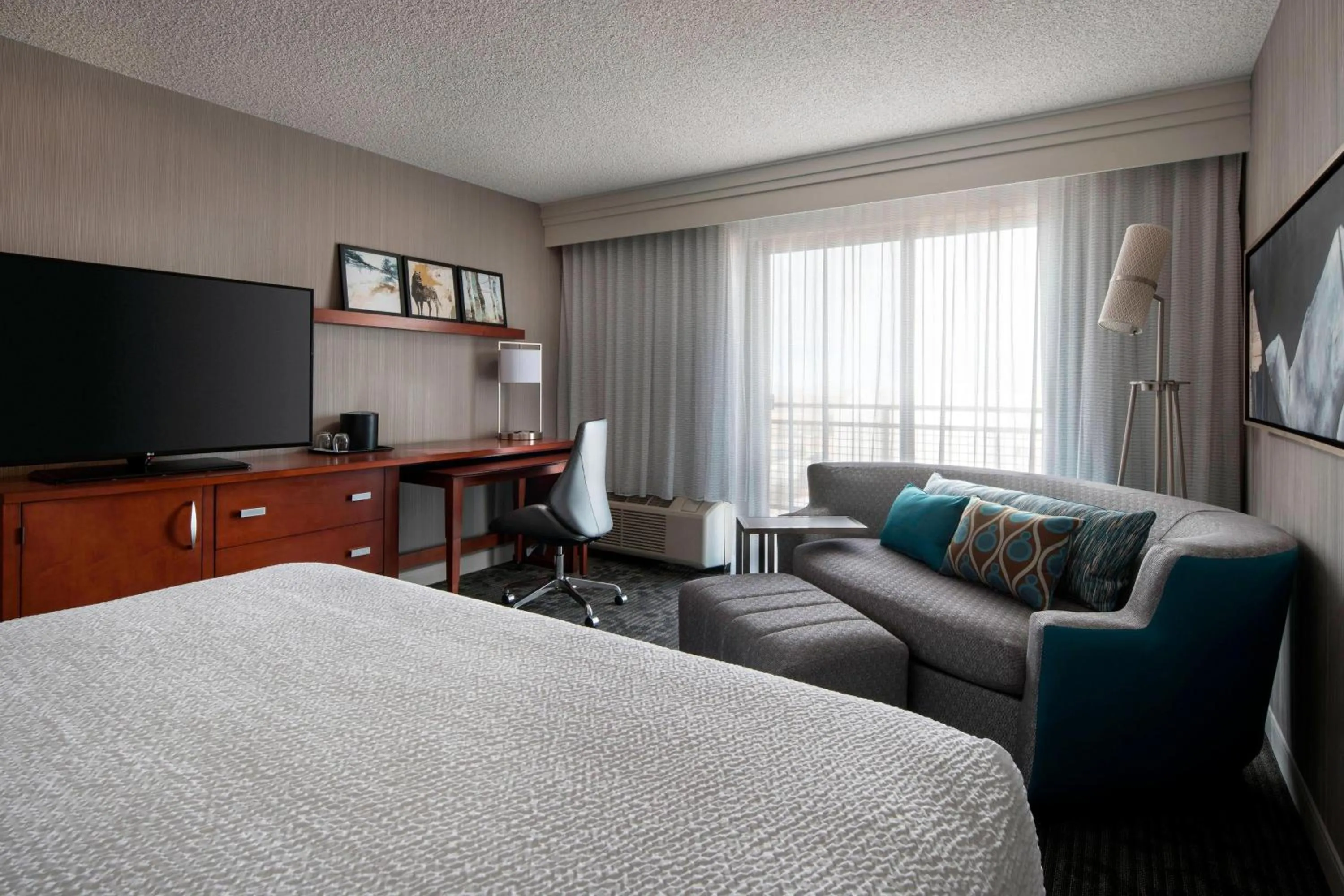 Bedroom, Bed in Courtyard by Marriott Denver Airport