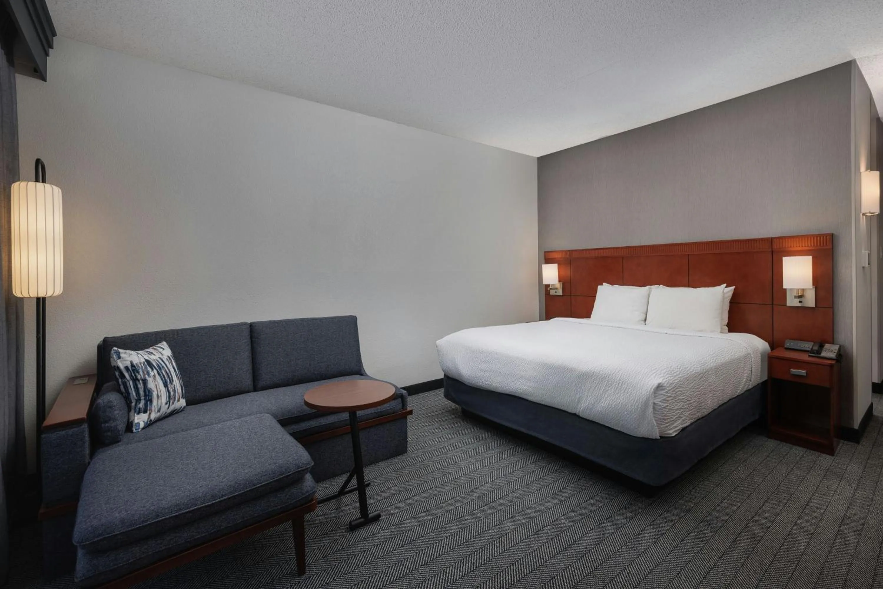 Photo of the whole room, Bed in Courtyard by Marriott Denver Central Park