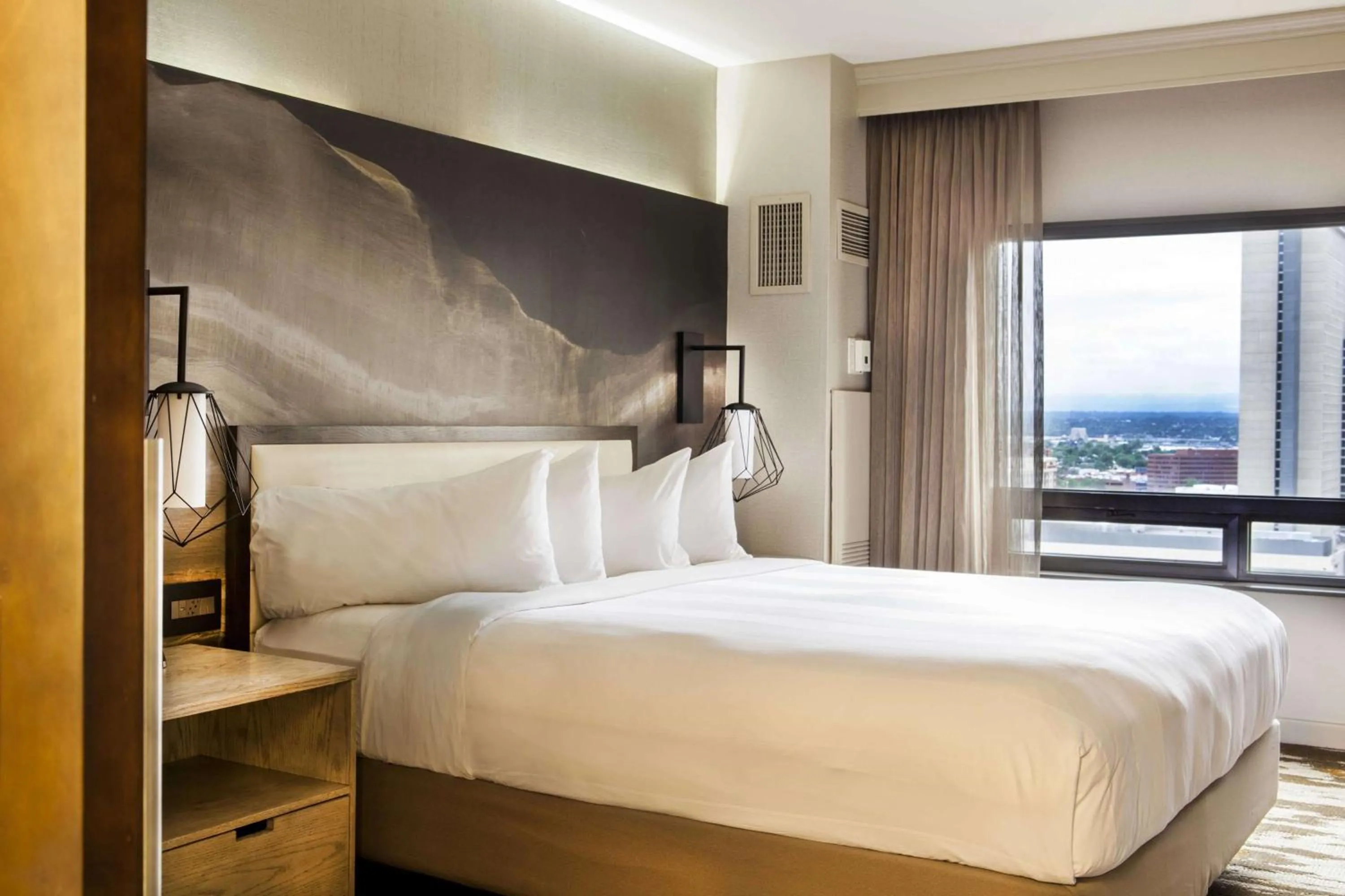 View (from property/room), Bed in Hilton Denver City Center