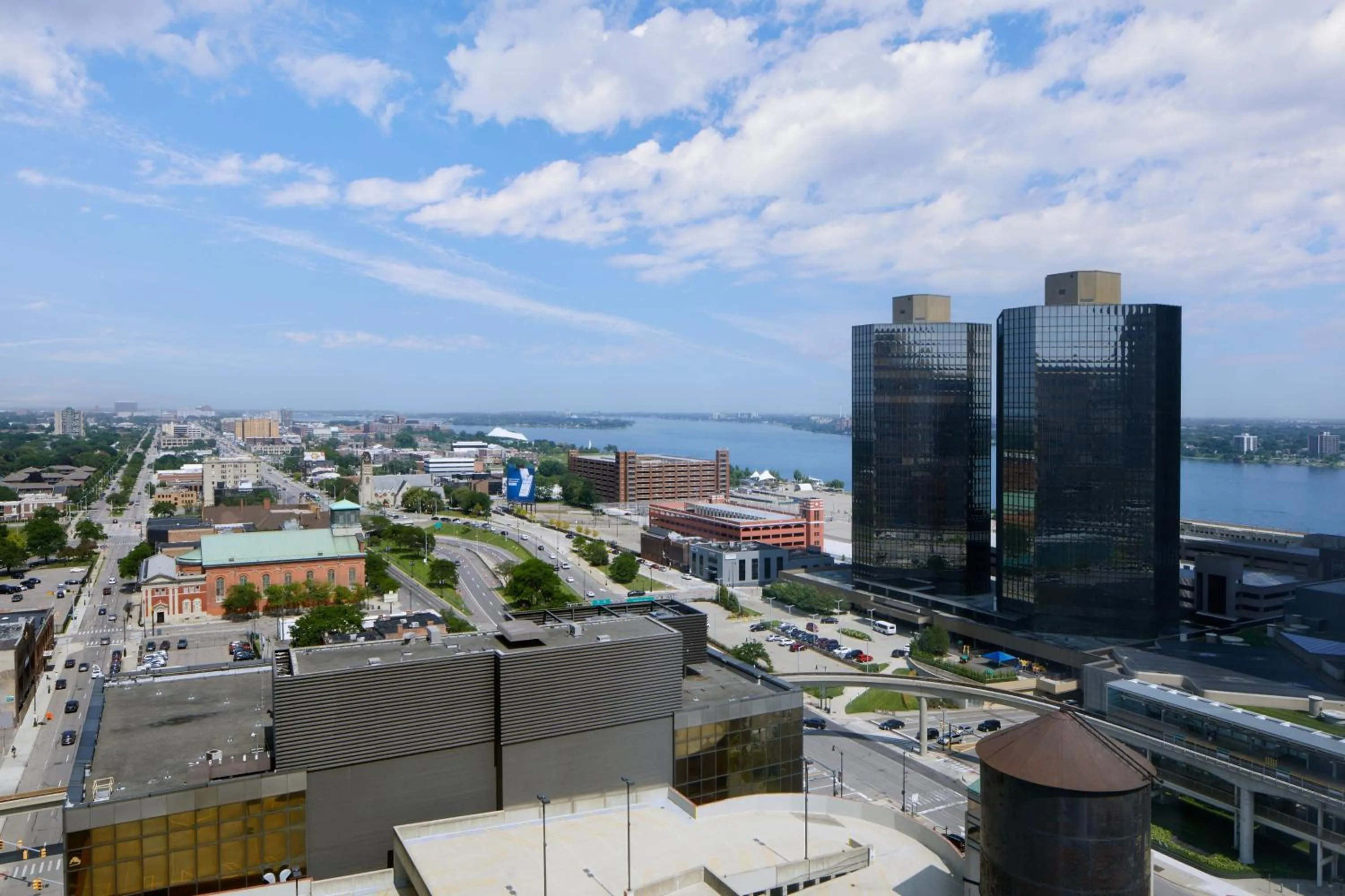 Photo of the whole room in Courtyard by Marriott Detroit Downtown