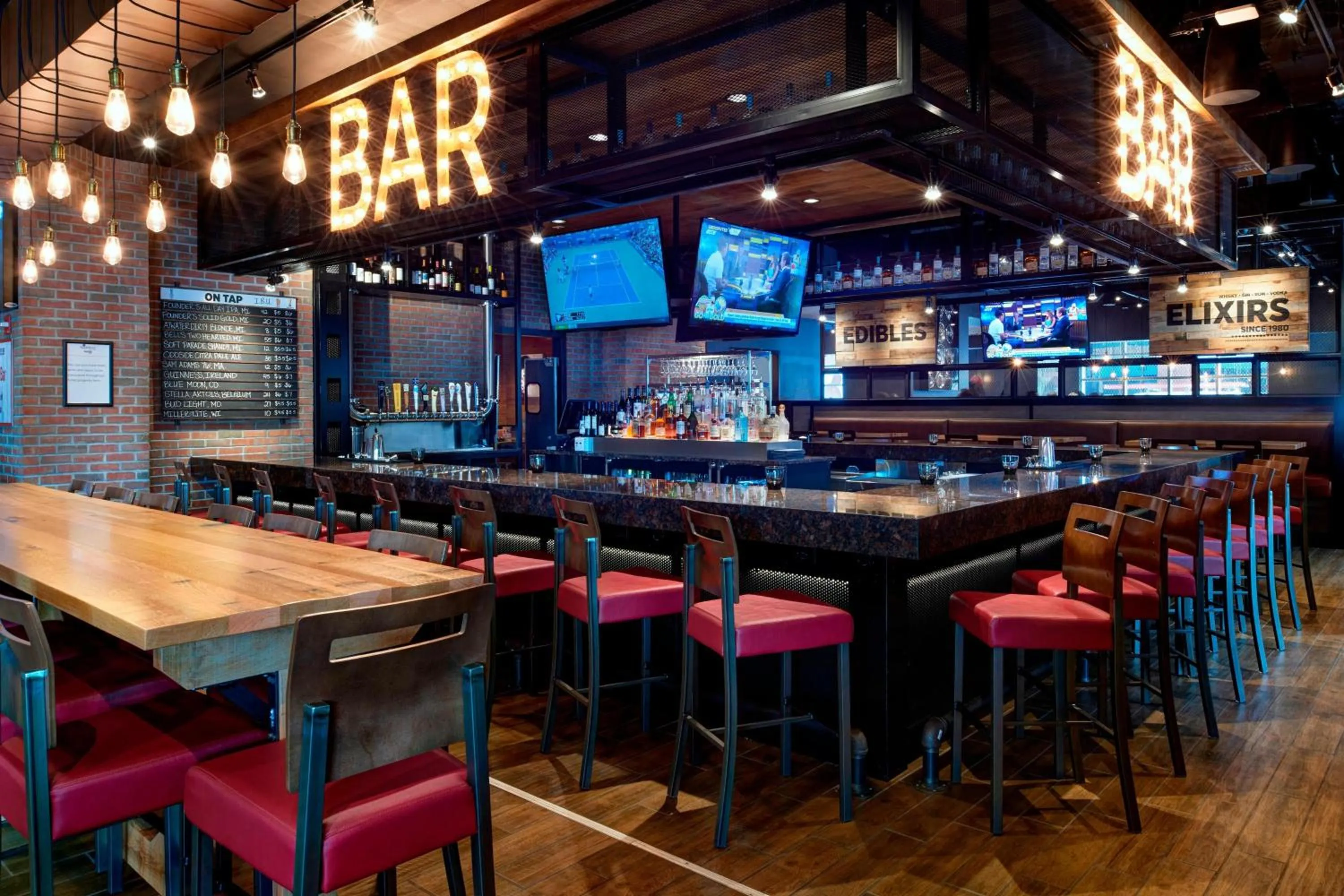 Restaurant/places to eat in Courtyard by Marriott Detroit Downtown