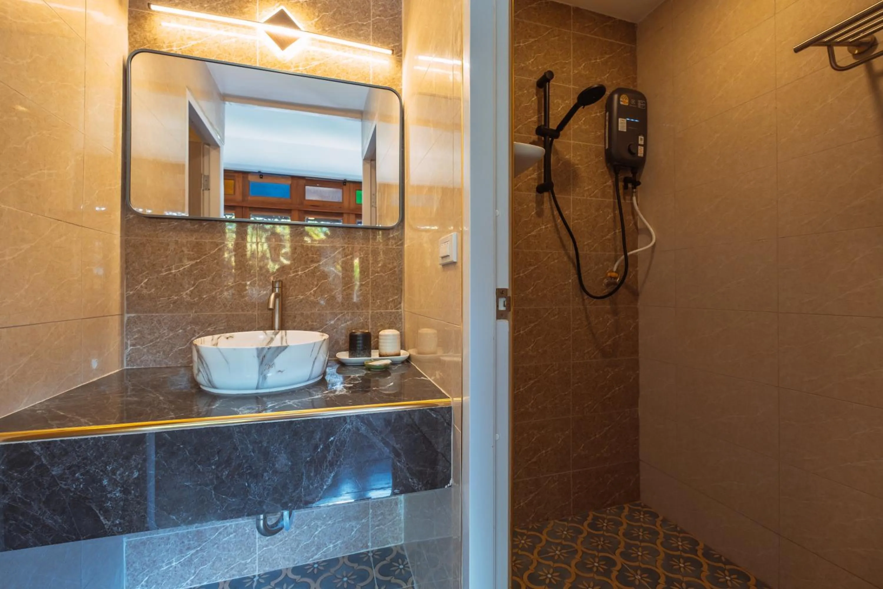 Shower in Pao Come Boutique House