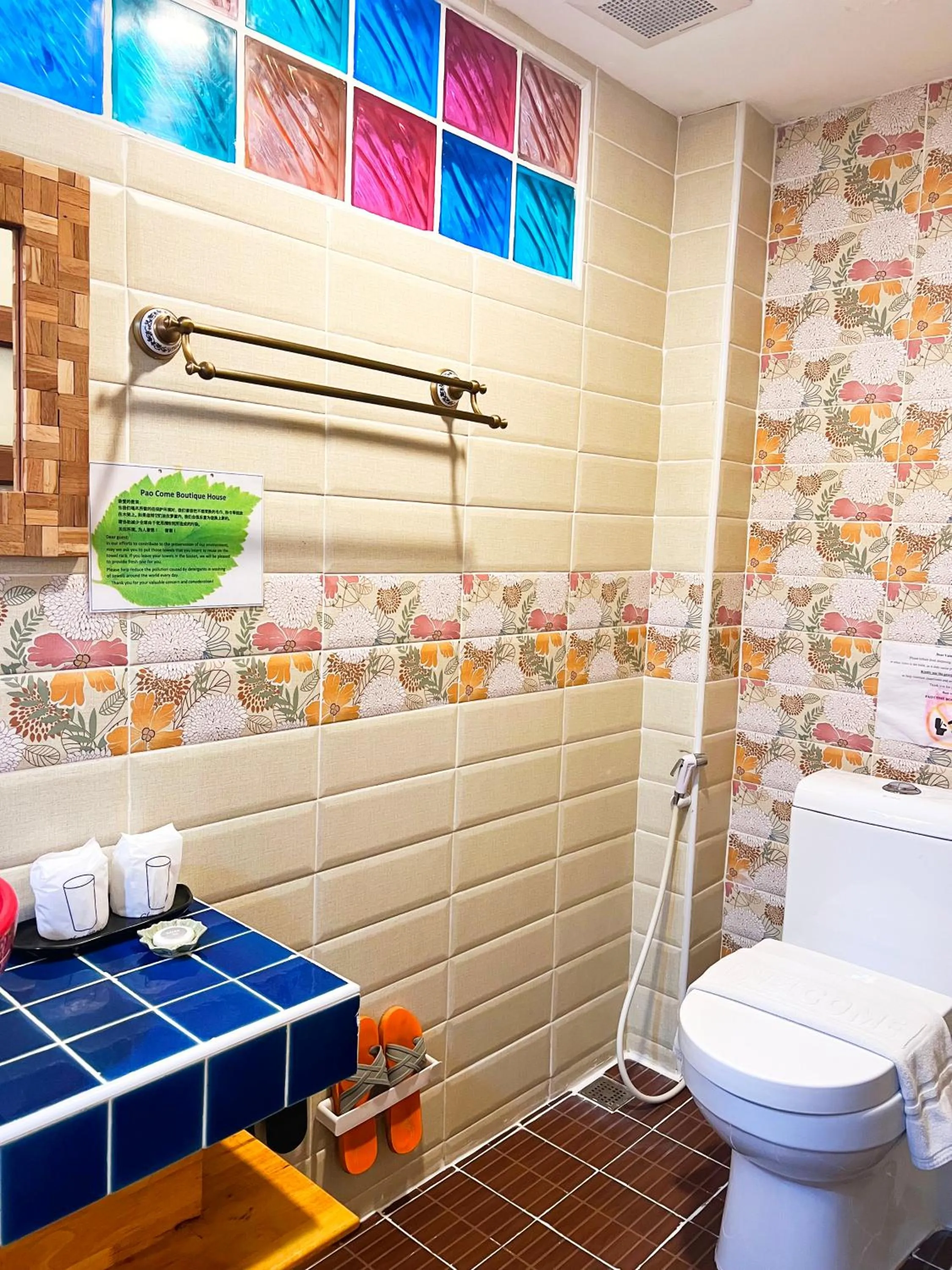 Toilet in Pao Come Boutique House