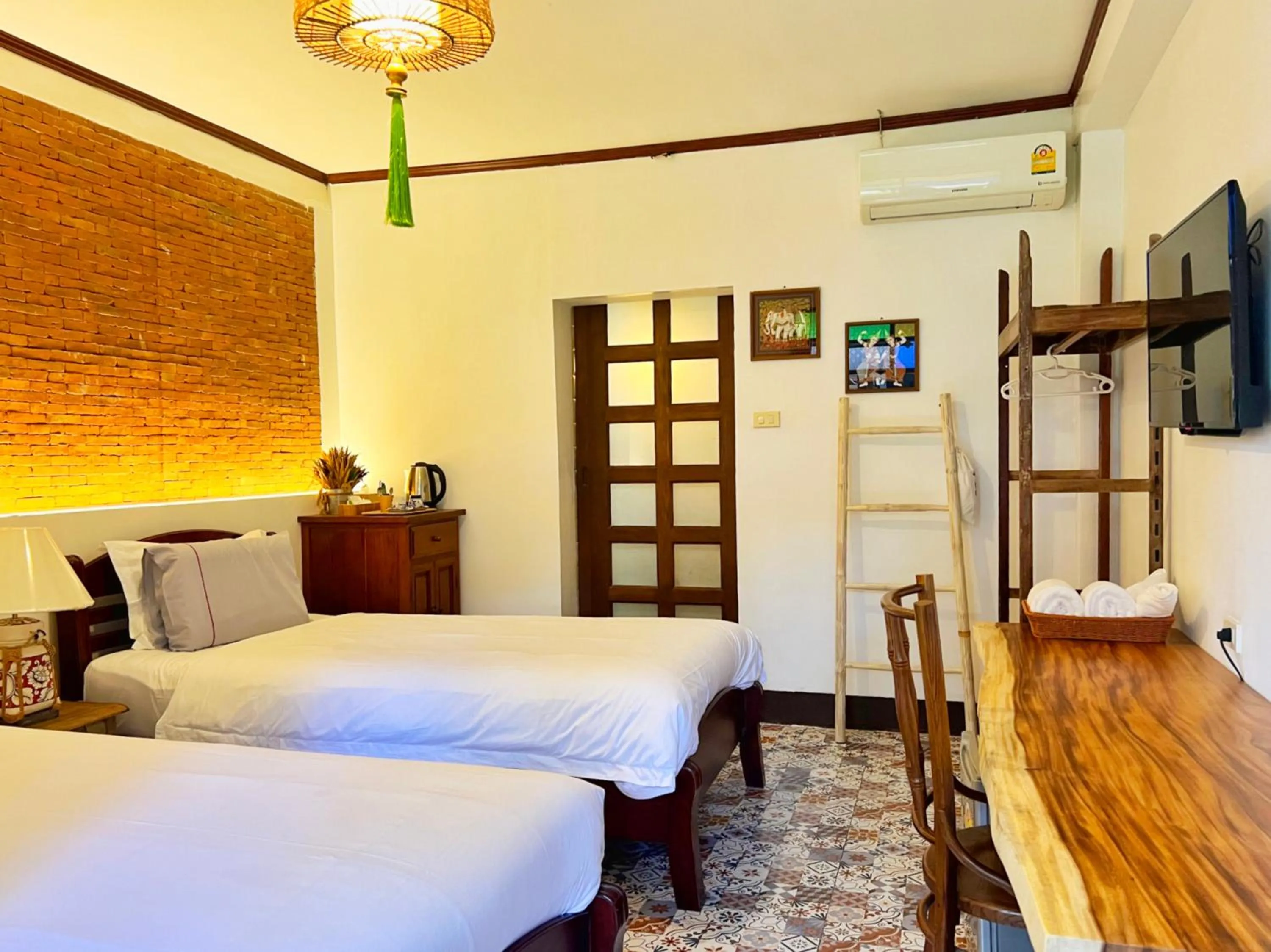 Photo of the whole room, Bed in Pao Come Boutique House