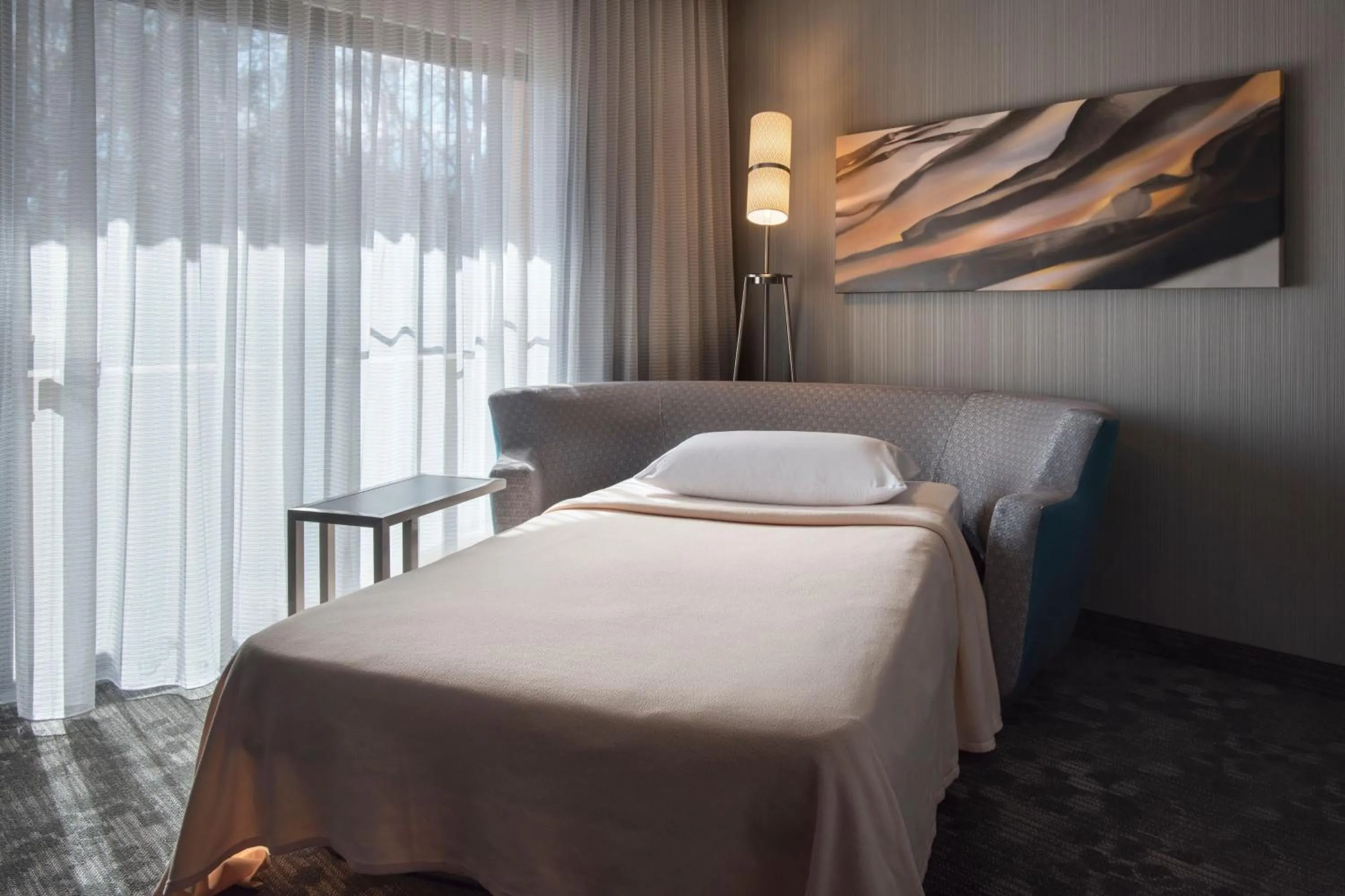 Photo of the whole room, Bed in Courtyard by Marriott Mahwah