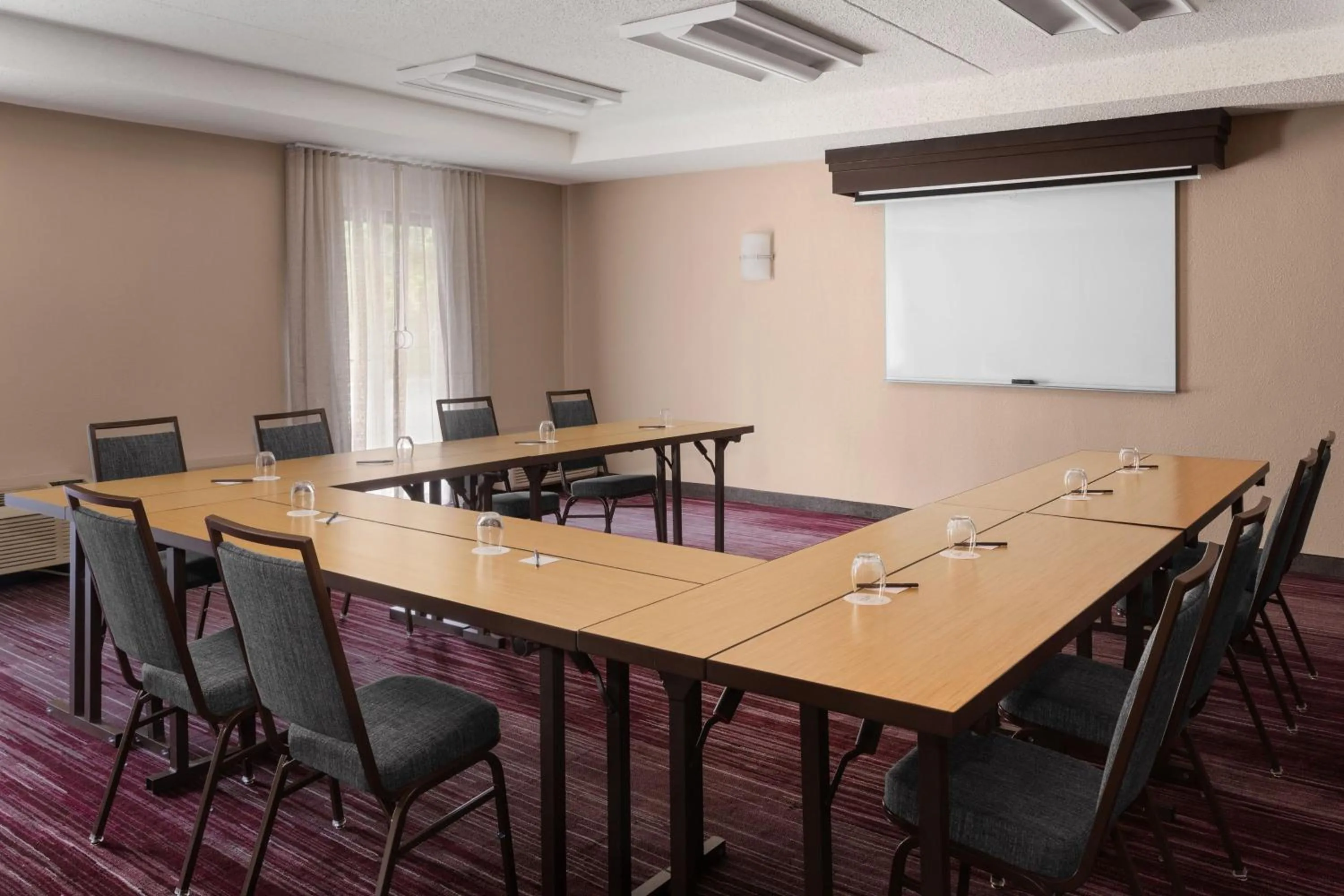 Meeting/conference room in Courtyard by Marriott Mahwah