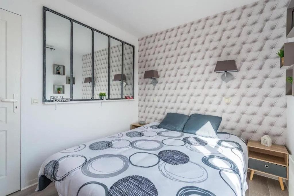 Bedroom, Bed in Rainbow Duplex N°1 Disney