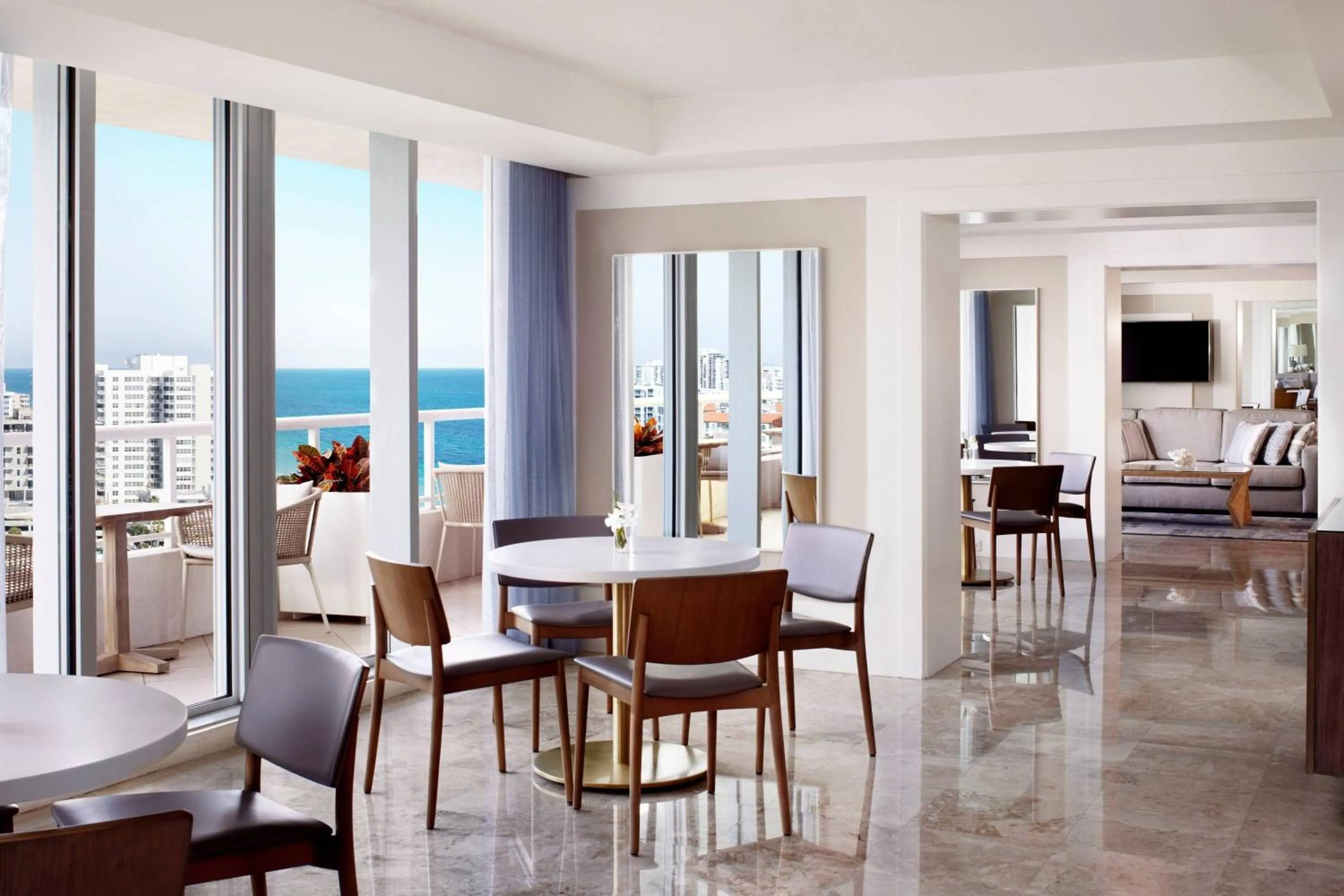 Lounge or bar in The Ritz-Carlton, Fort Lauderdale