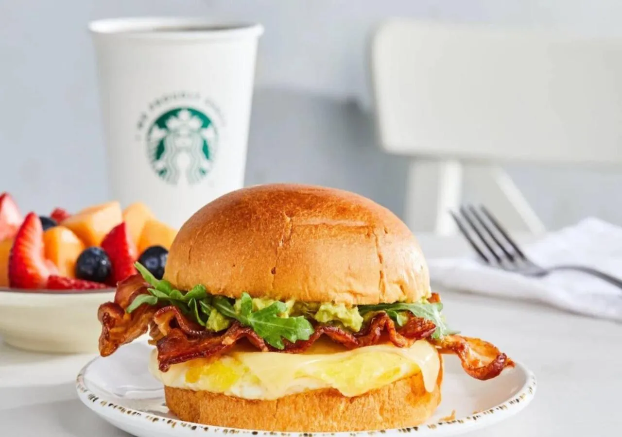 Breakfast in Courtyard By Marriott Jersey City Newport