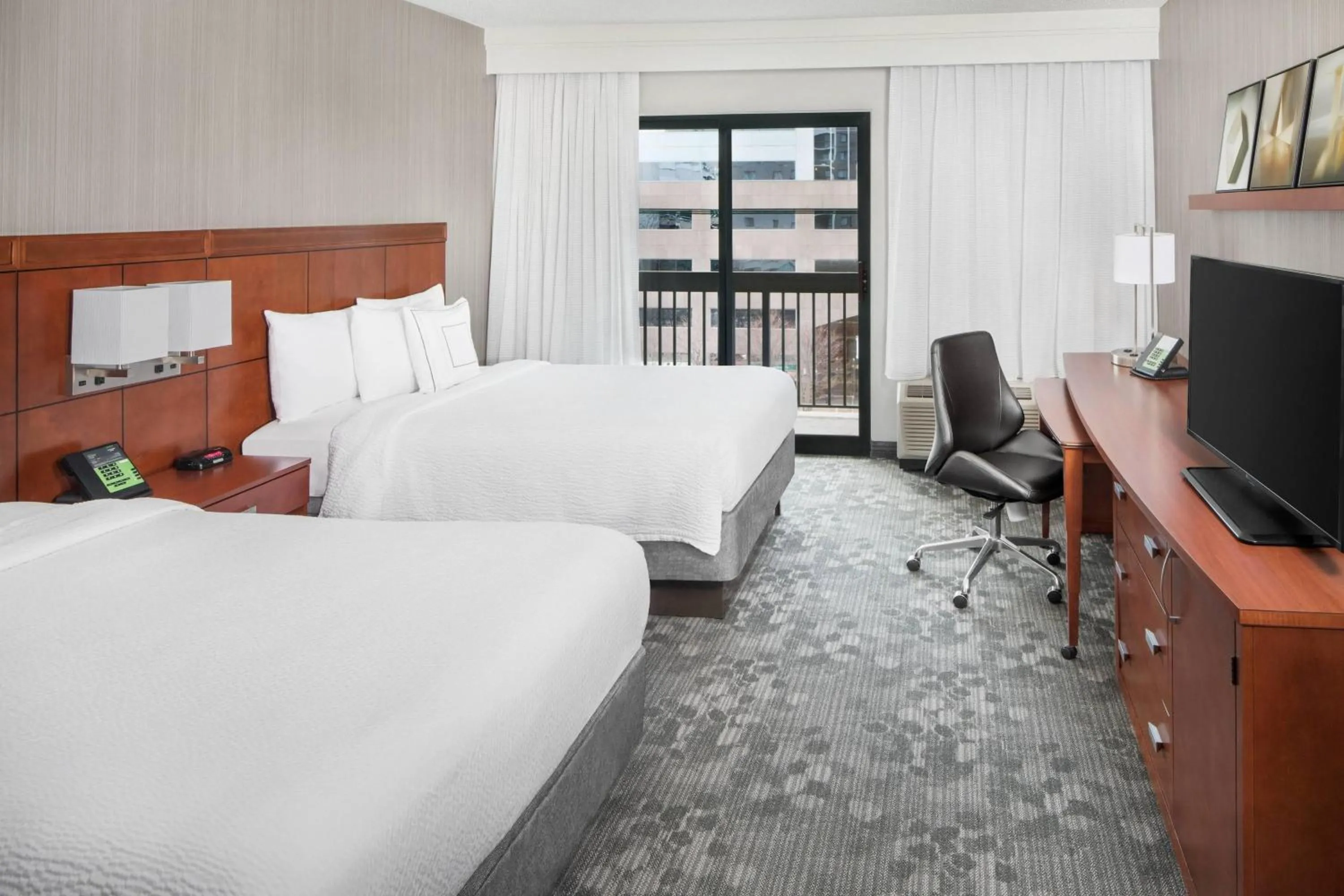 Photo of the whole room, Bed in Courtyard By Marriott Jersey City Newport