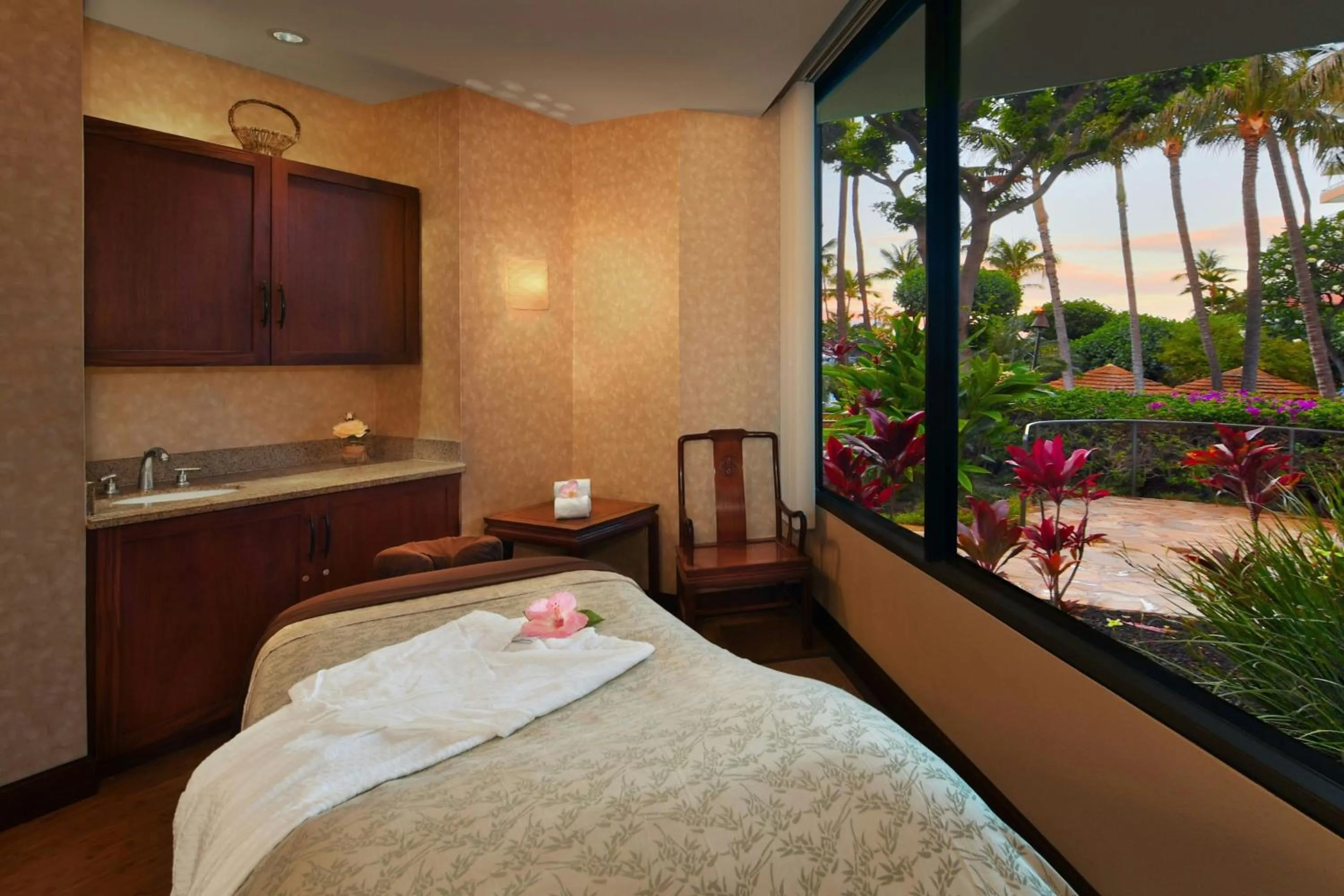 Spa and wellness centre/facilities, Bed in Marriott's Maui Ocean Club - Molokai, Maui & Lanai Towers