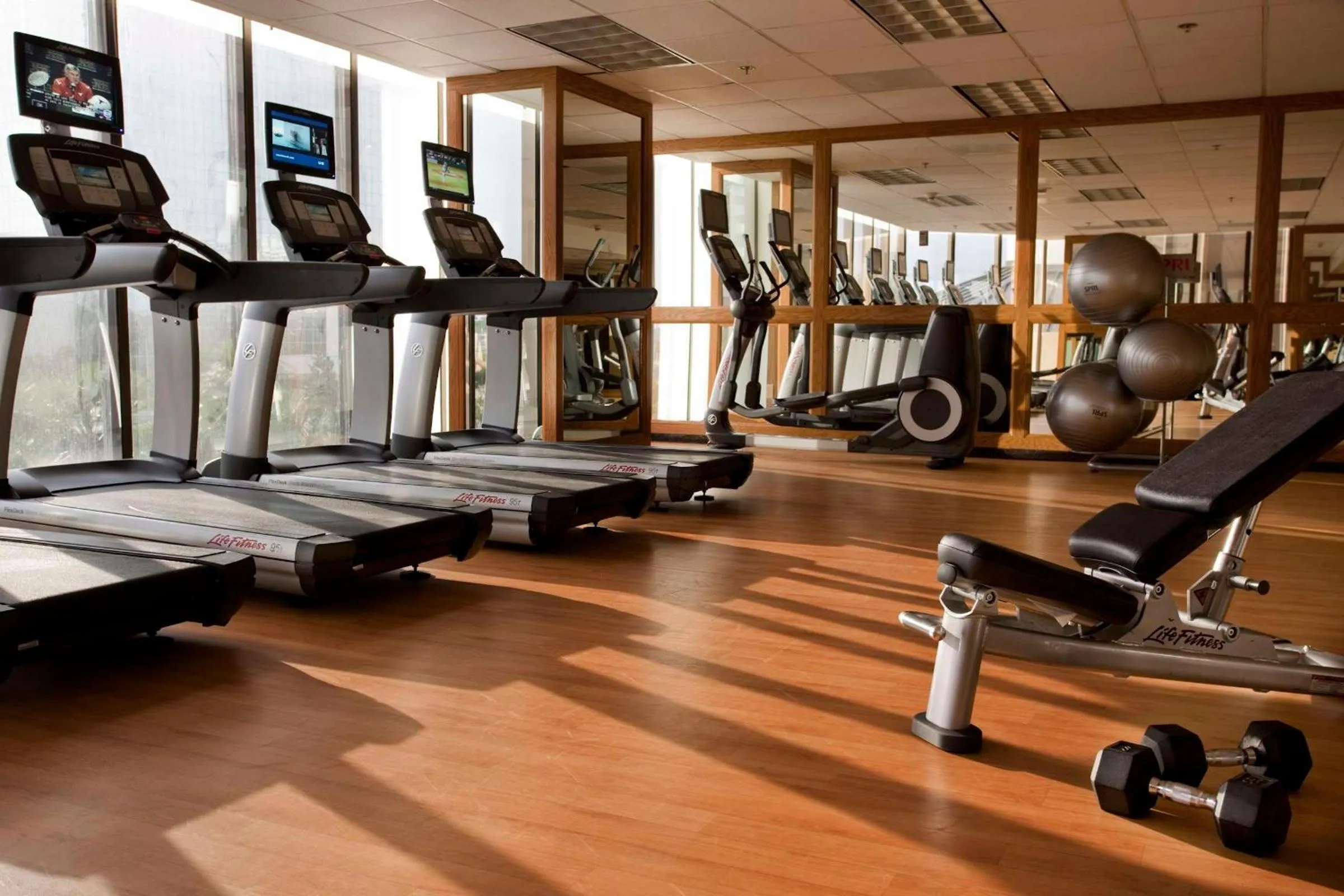 Fitness centre/facilities in DoubleTree by Hilton Hotel Houston Greenway Plaza
