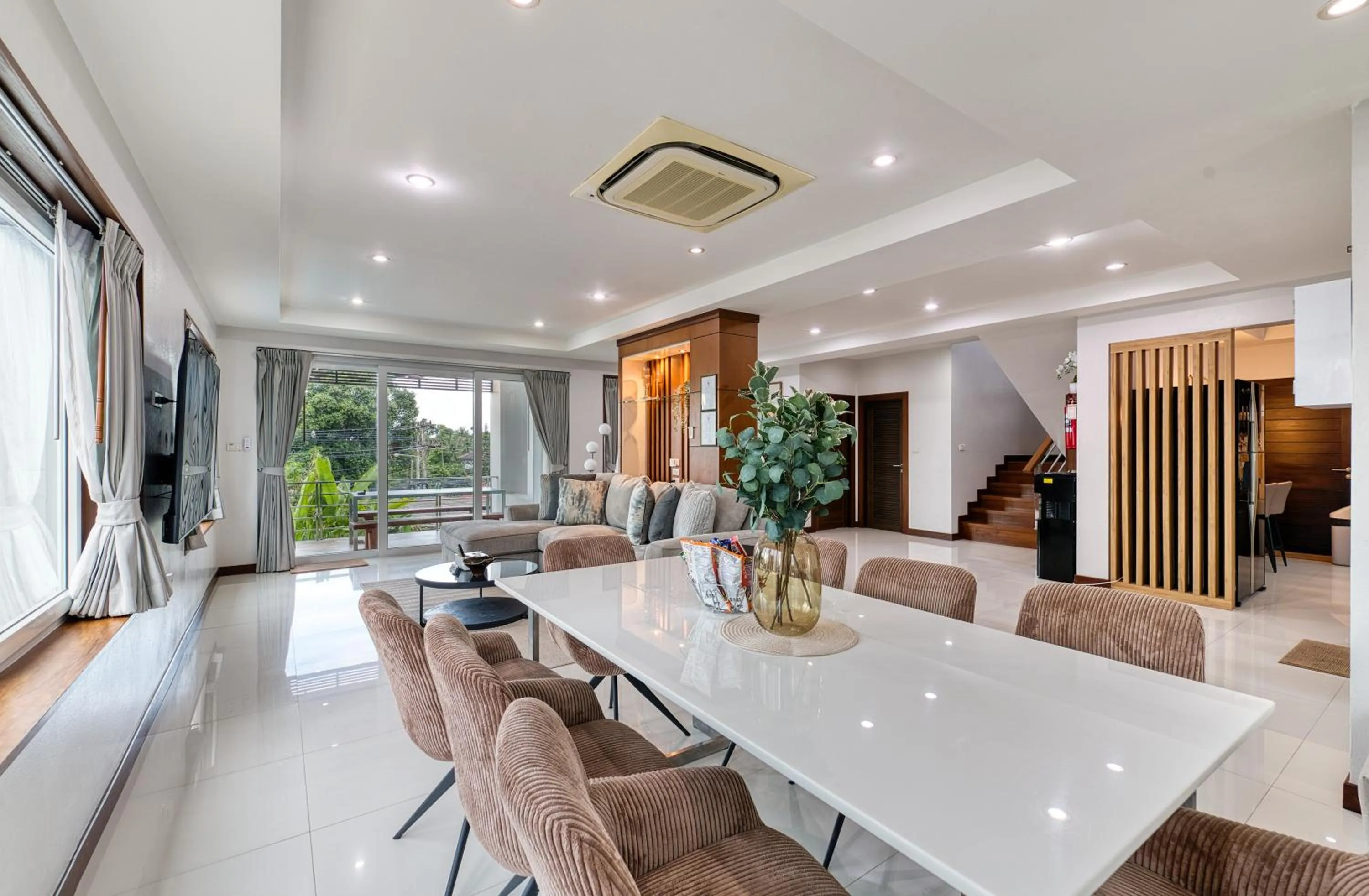 Dining area in Surisa Seaview Pool Villas
