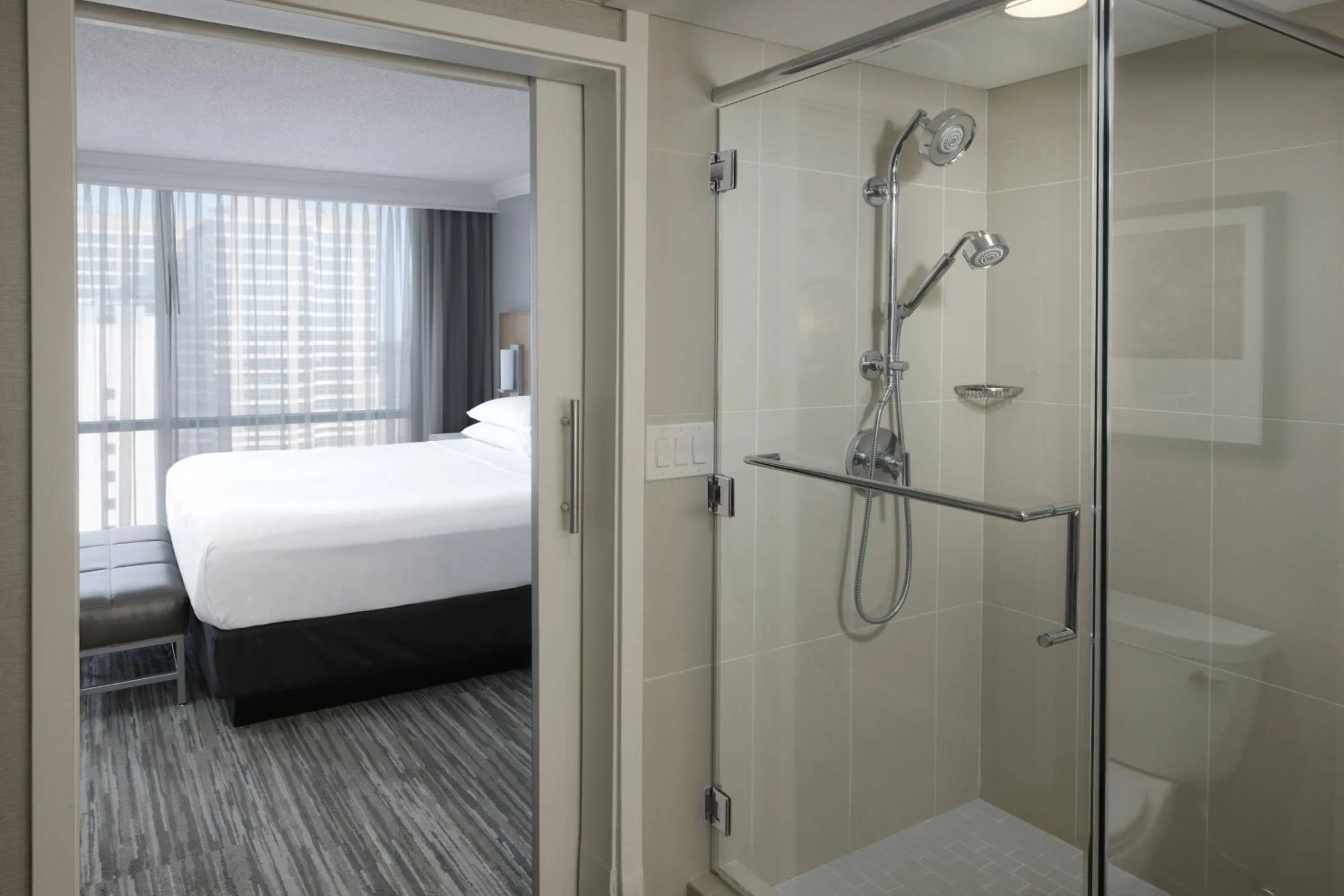 Bathroom, Bed in Houston Marriott Medical Center/Museum District