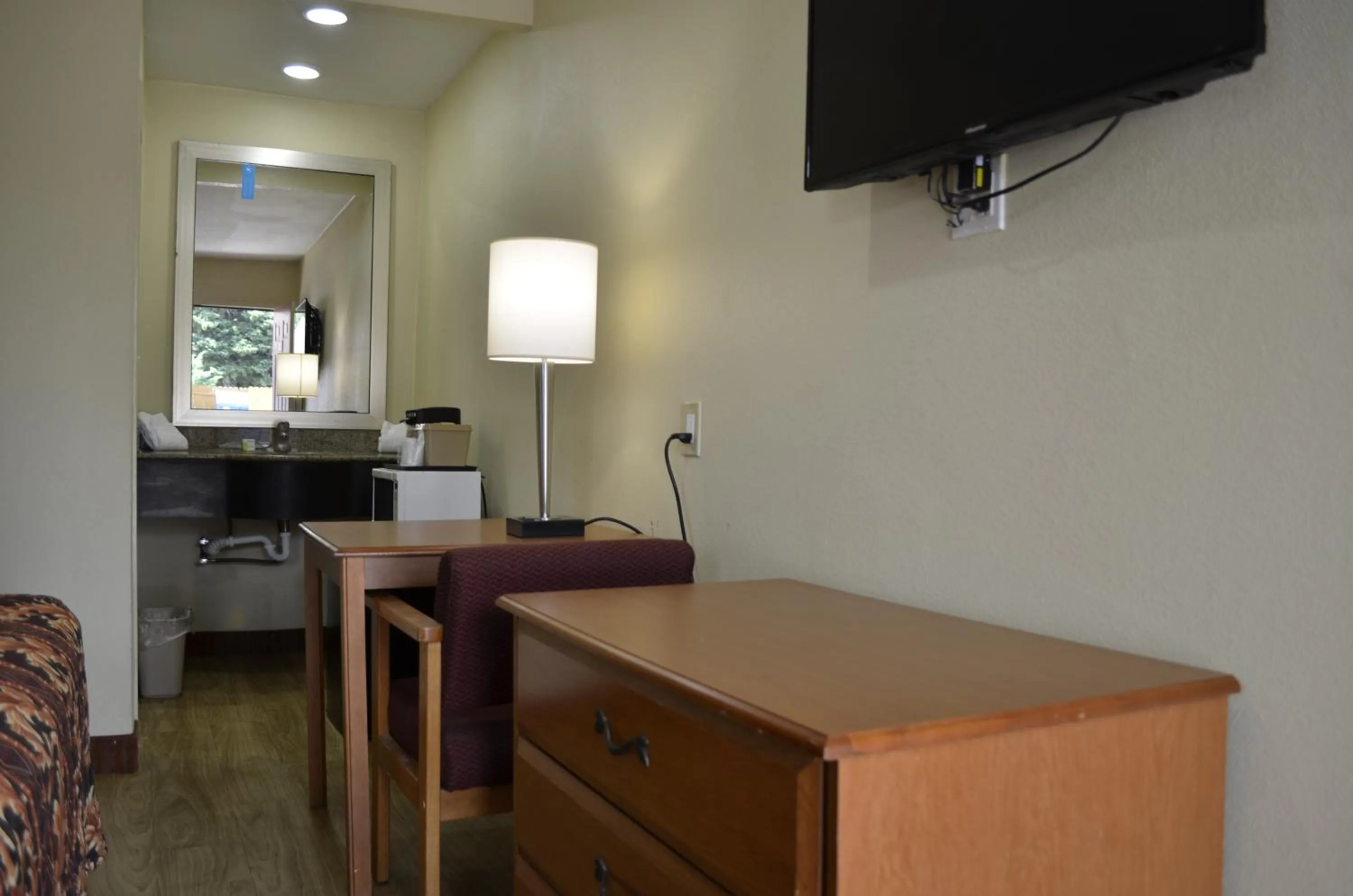 Other, TV/Entertainment Center in Budget Inn Williamsville