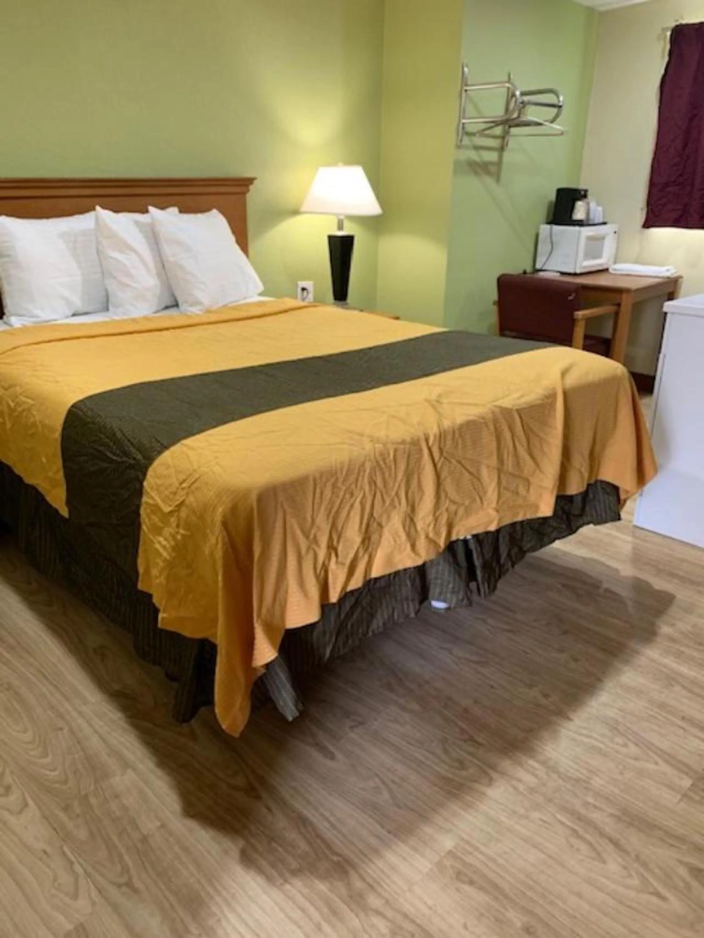 Photo of the whole room in Budget Inn Williamsville