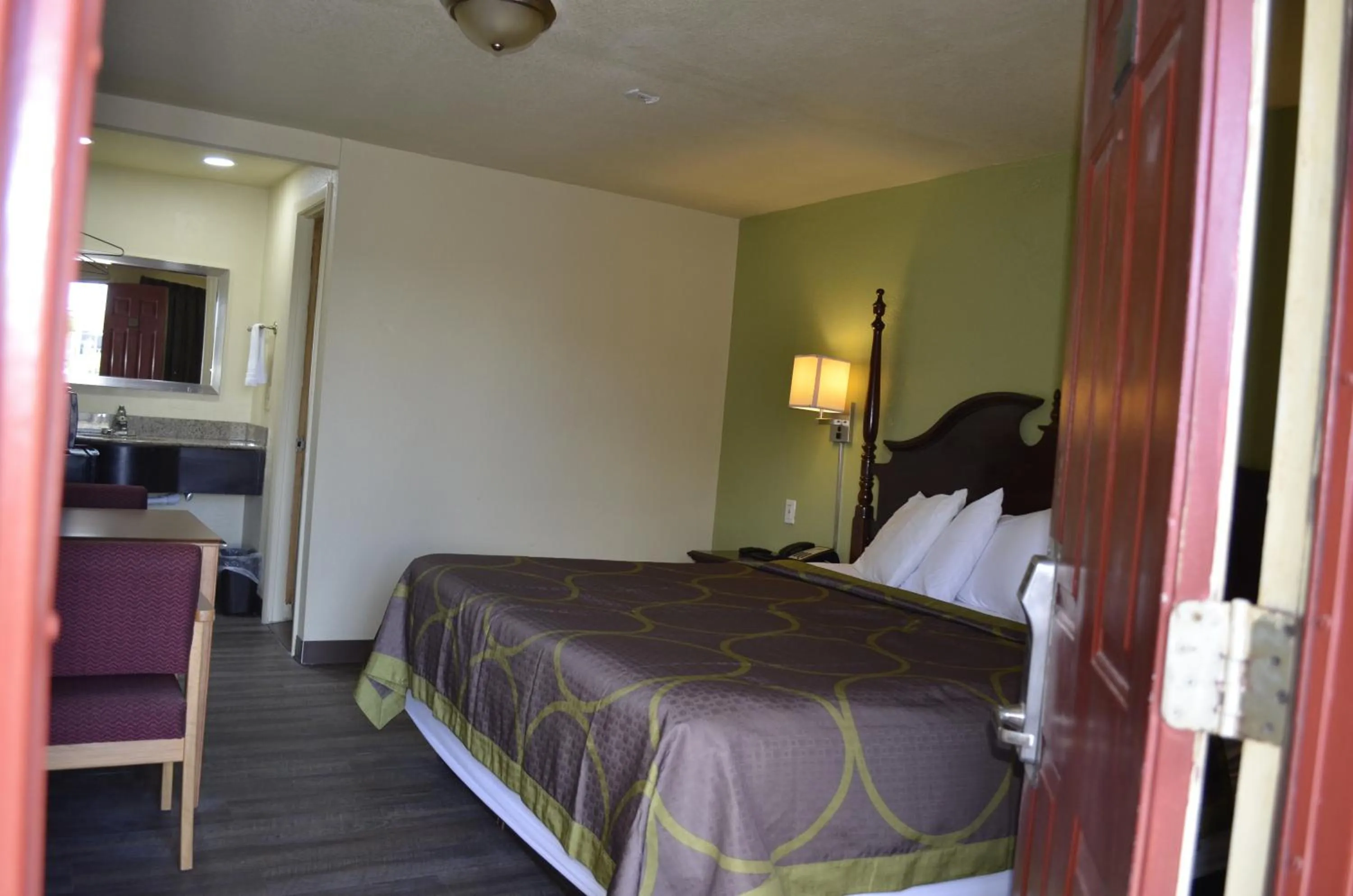 Photo of the whole room in Budget Inn Williamsville